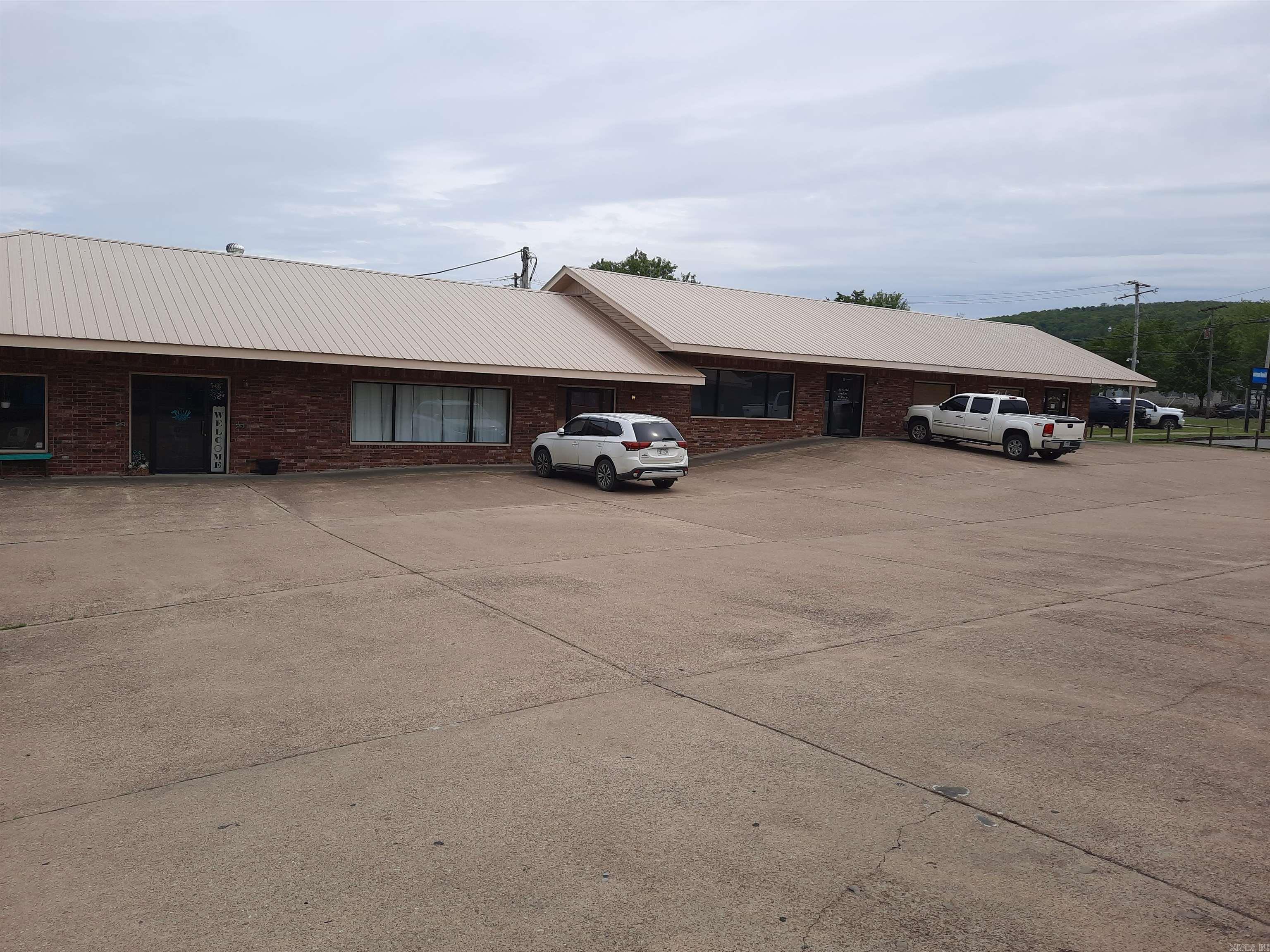 Commercial / Industrial for sale – 211 & 213 E Washington   Mountain View, AR