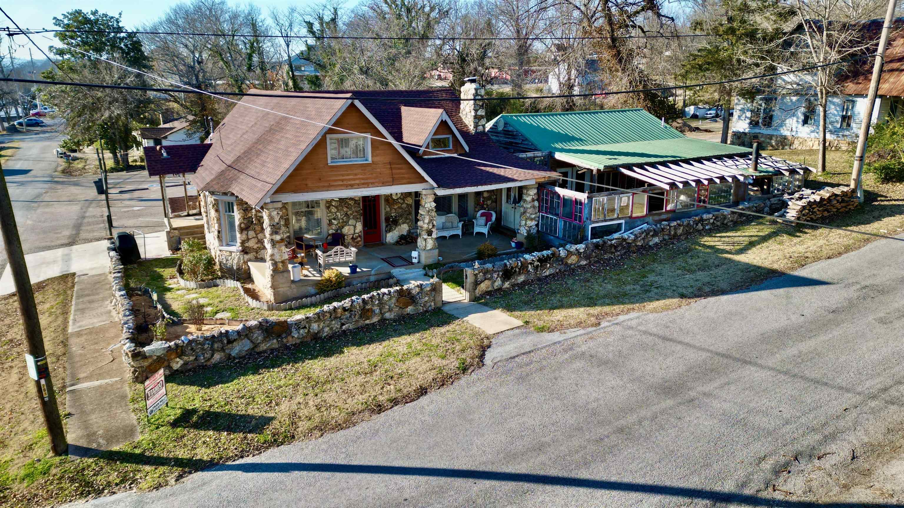 Residential for sale – 201  N Spring St   Hardy, AR