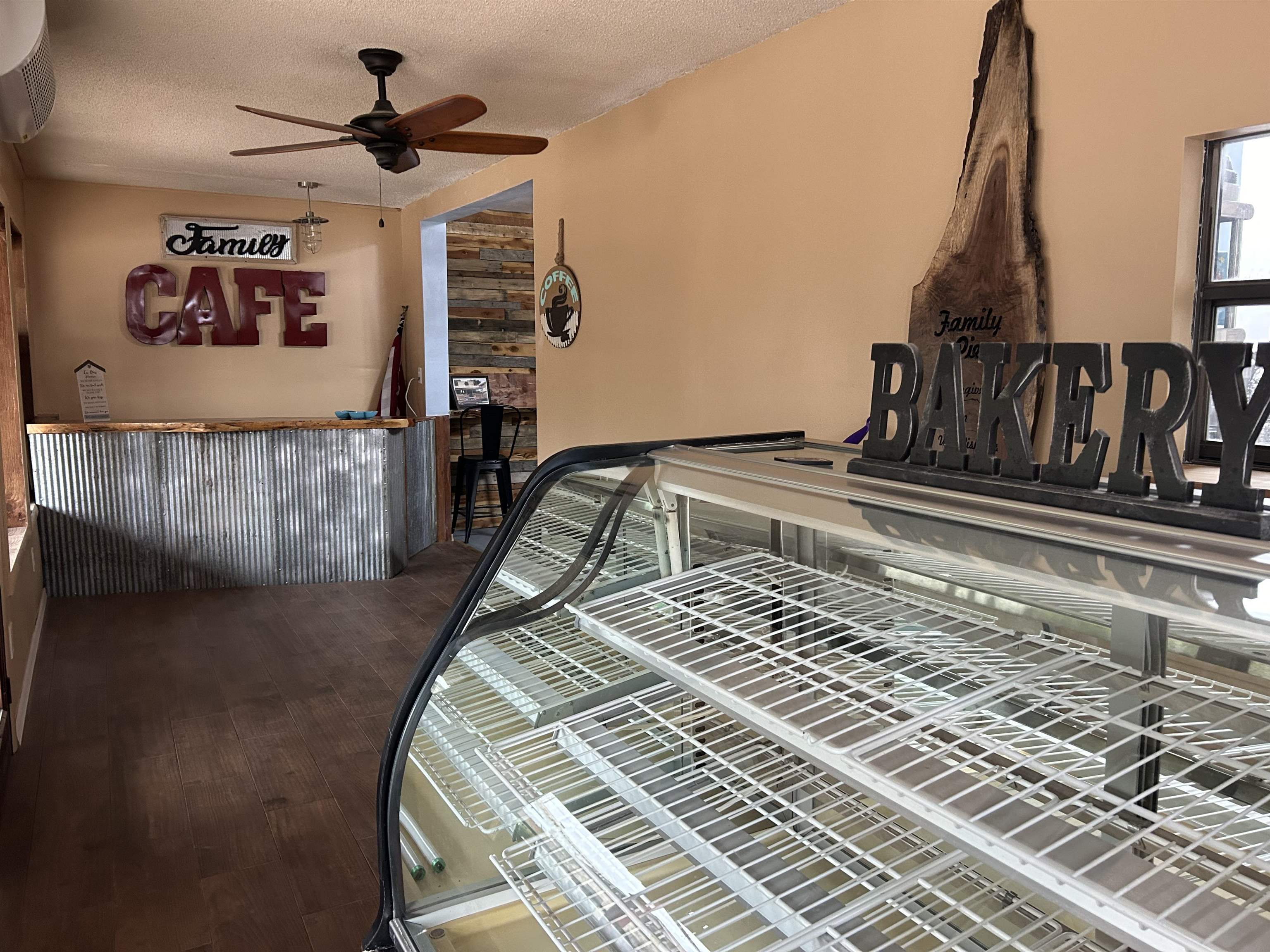 Photo 6 - Commercial / Industrial for sale – 214 E Main   Hardy, AR