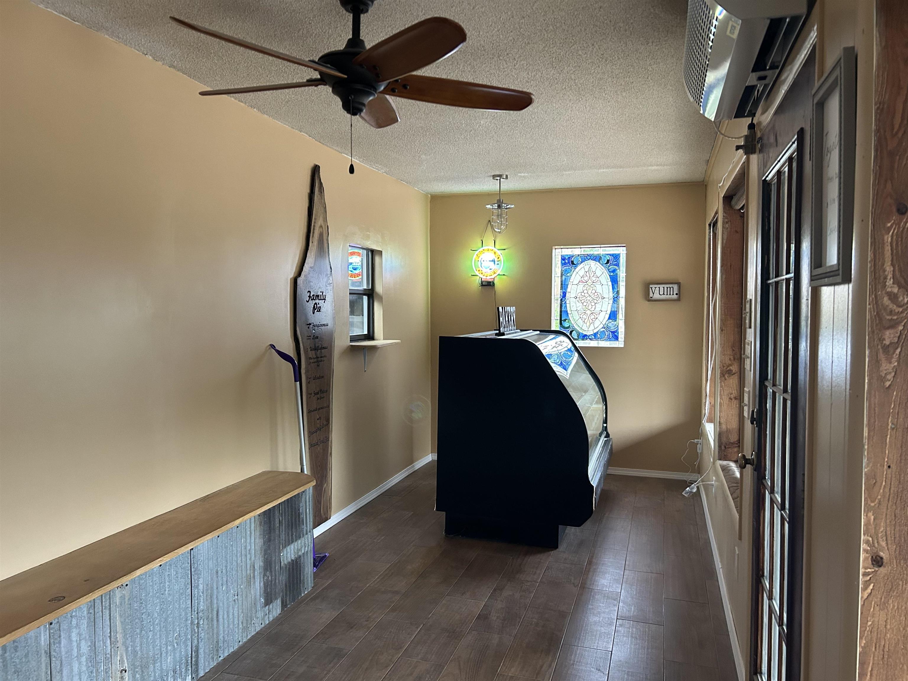 Photo 7 - Commercial / Industrial for sale – 214 E Main   Hardy, AR