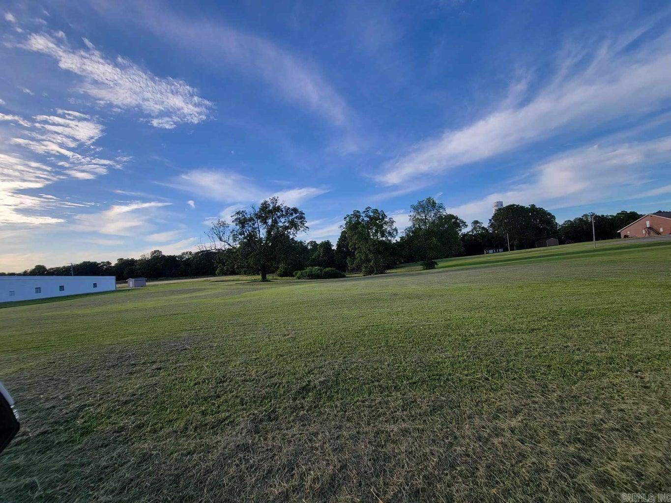 Photo 2 - Commercial / Industrial for sale –   US-62   Highland, AR