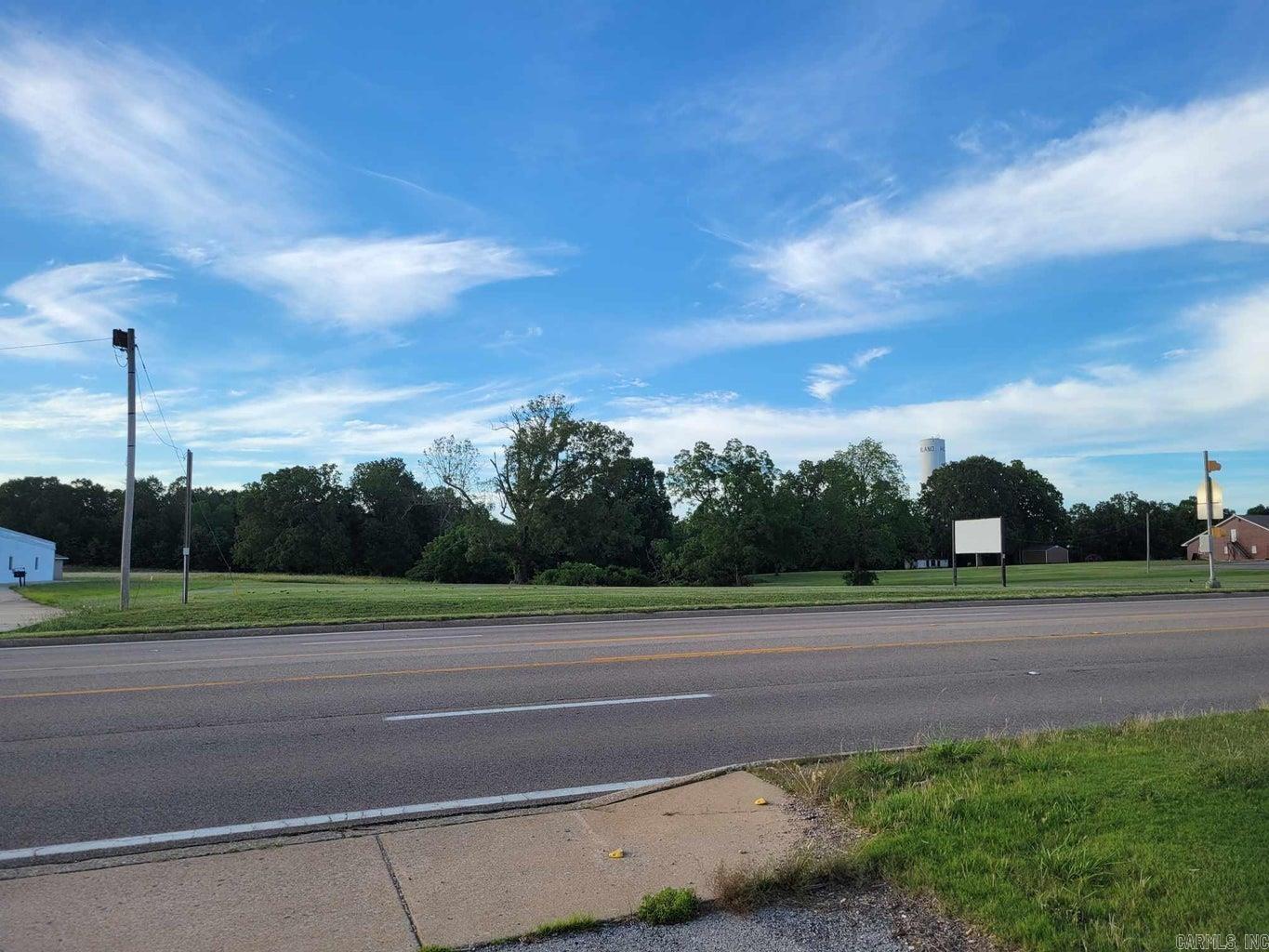 Photo 5 - Commercial / Industrial for sale –   US-62   Highland, AR