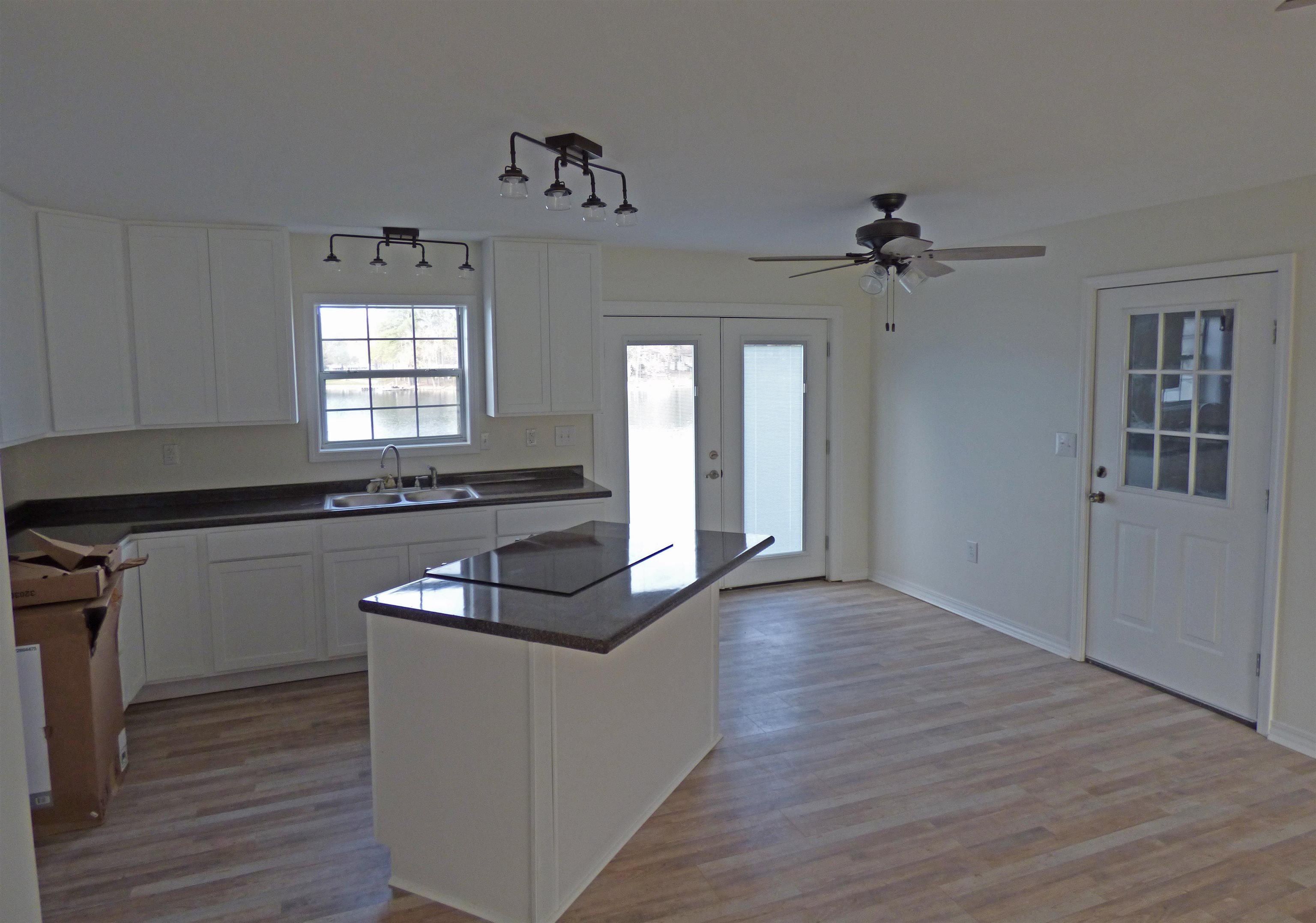 Photo 5 - Residential for sale – 170 E Lakeshore   Cherokee Village, AR