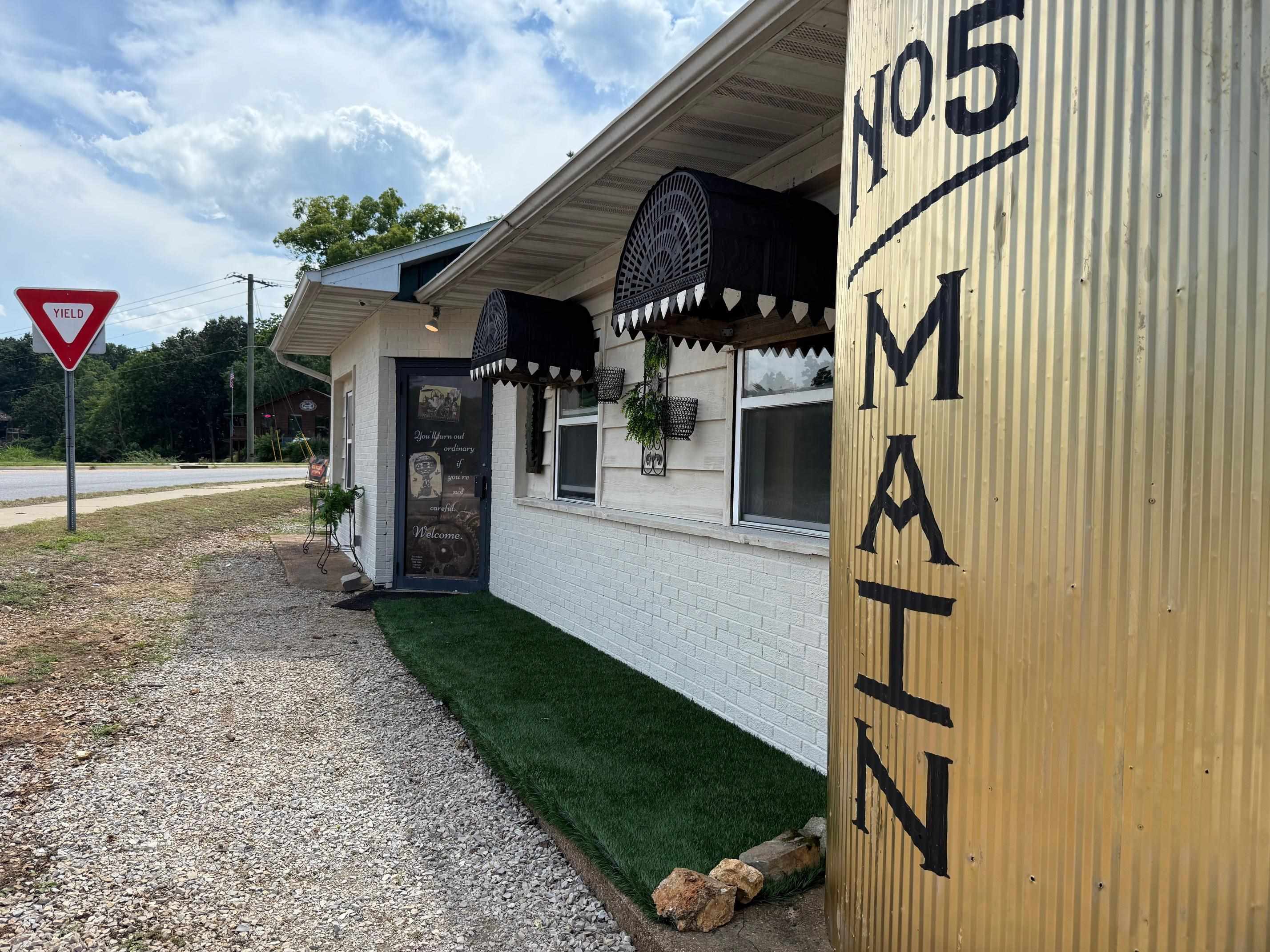 Photo 2 - Commercial / Industrial for sale – 15  Main   Mammoth Spring, AR