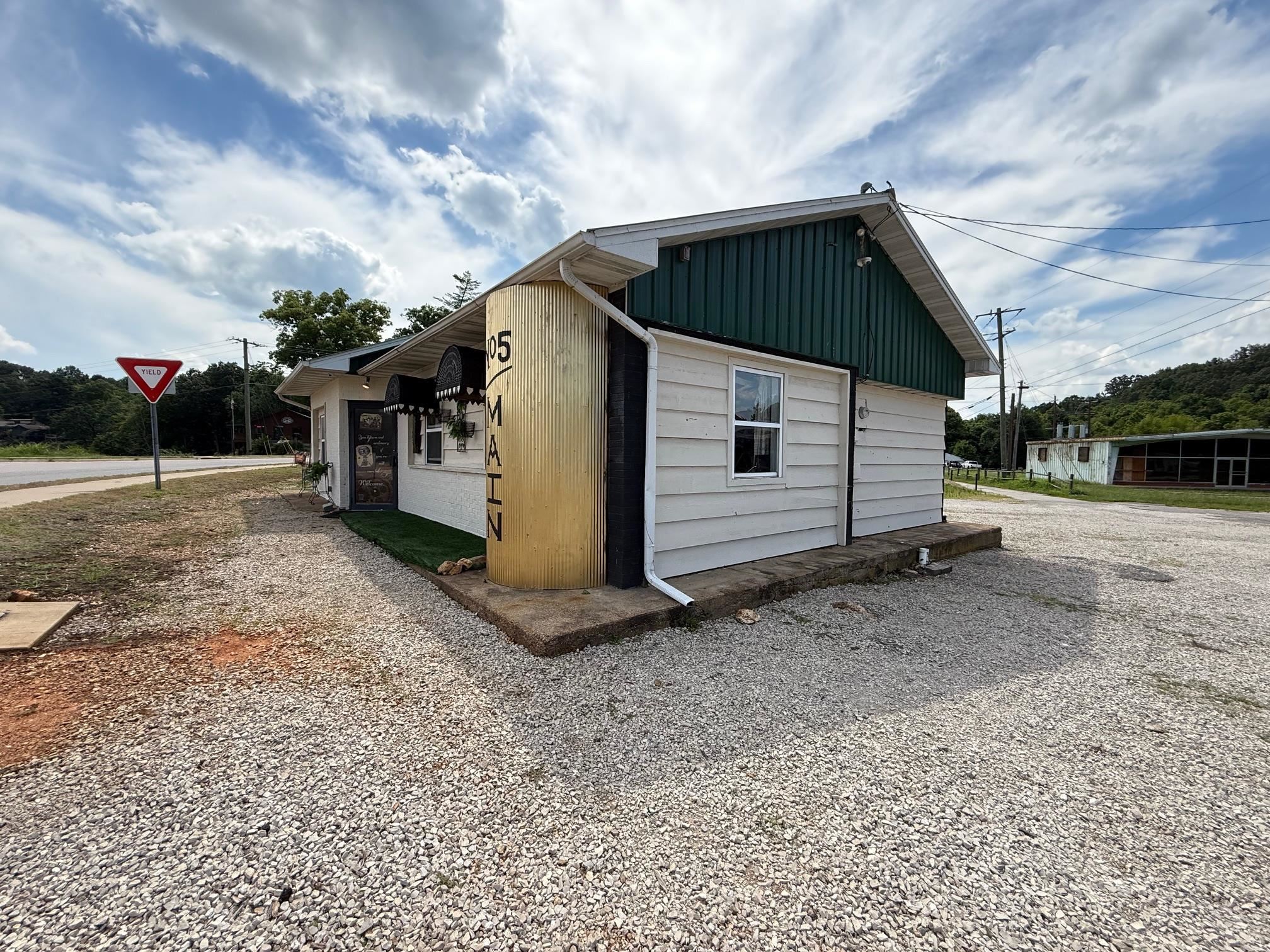 Photo 20 - Commercial / Industrial for sale – 15  Main   Mammoth Spring, AR