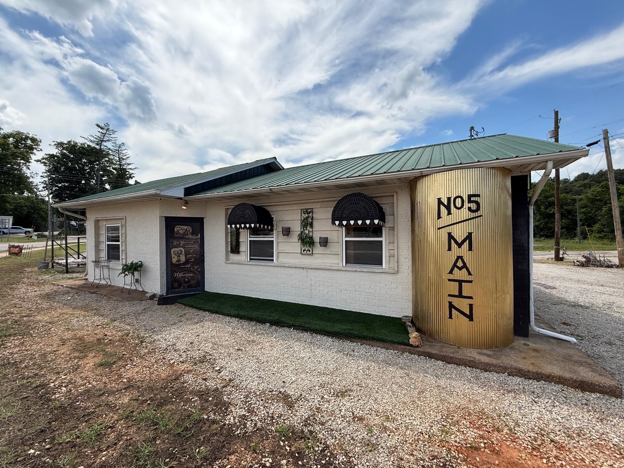 Photo 3 - Commercial / Industrial for sale – 15  Main   Mammoth Spring, AR