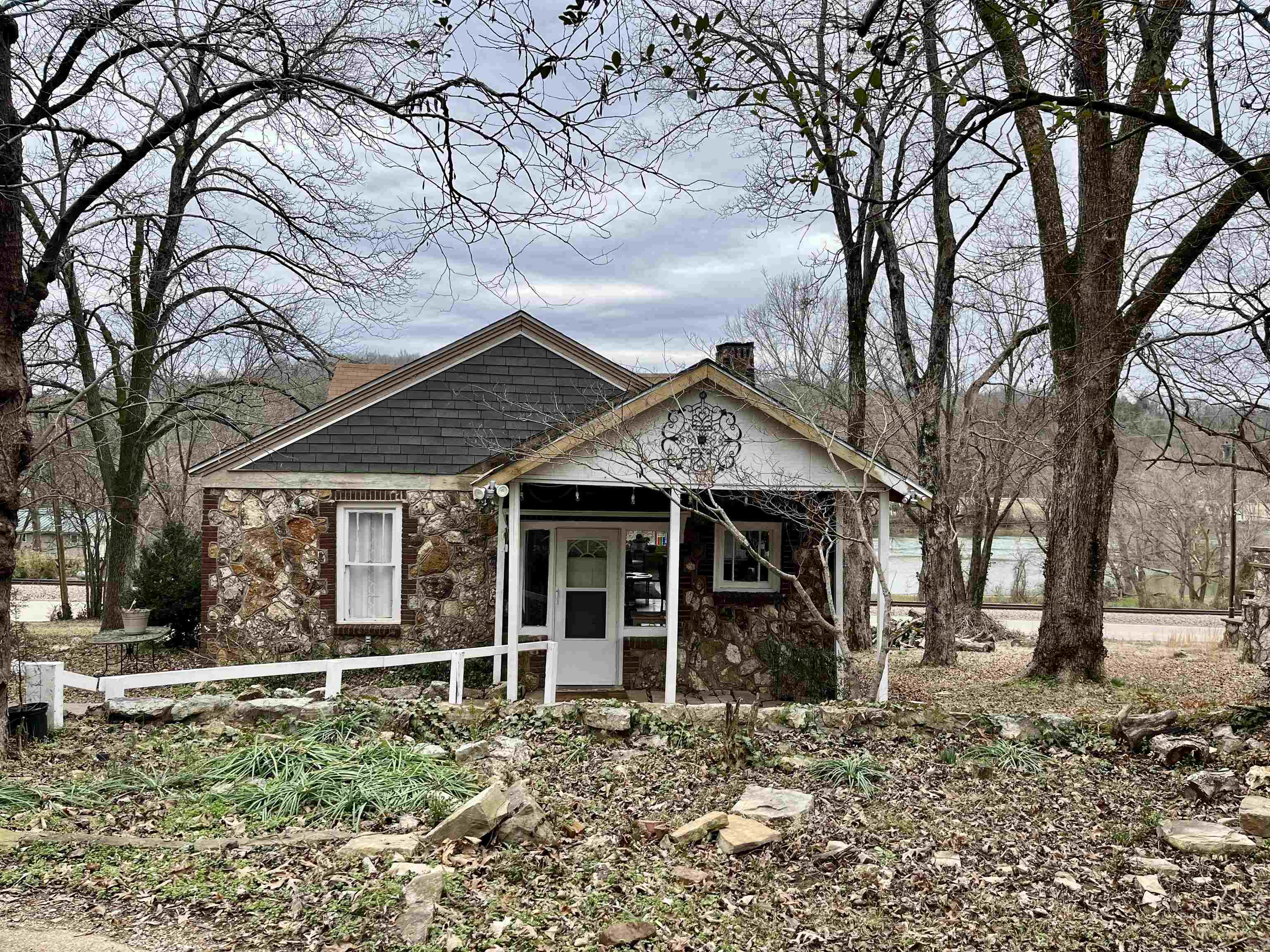 Photo 3 - Residential for sale – 609  Dawson St   Hardy, AR