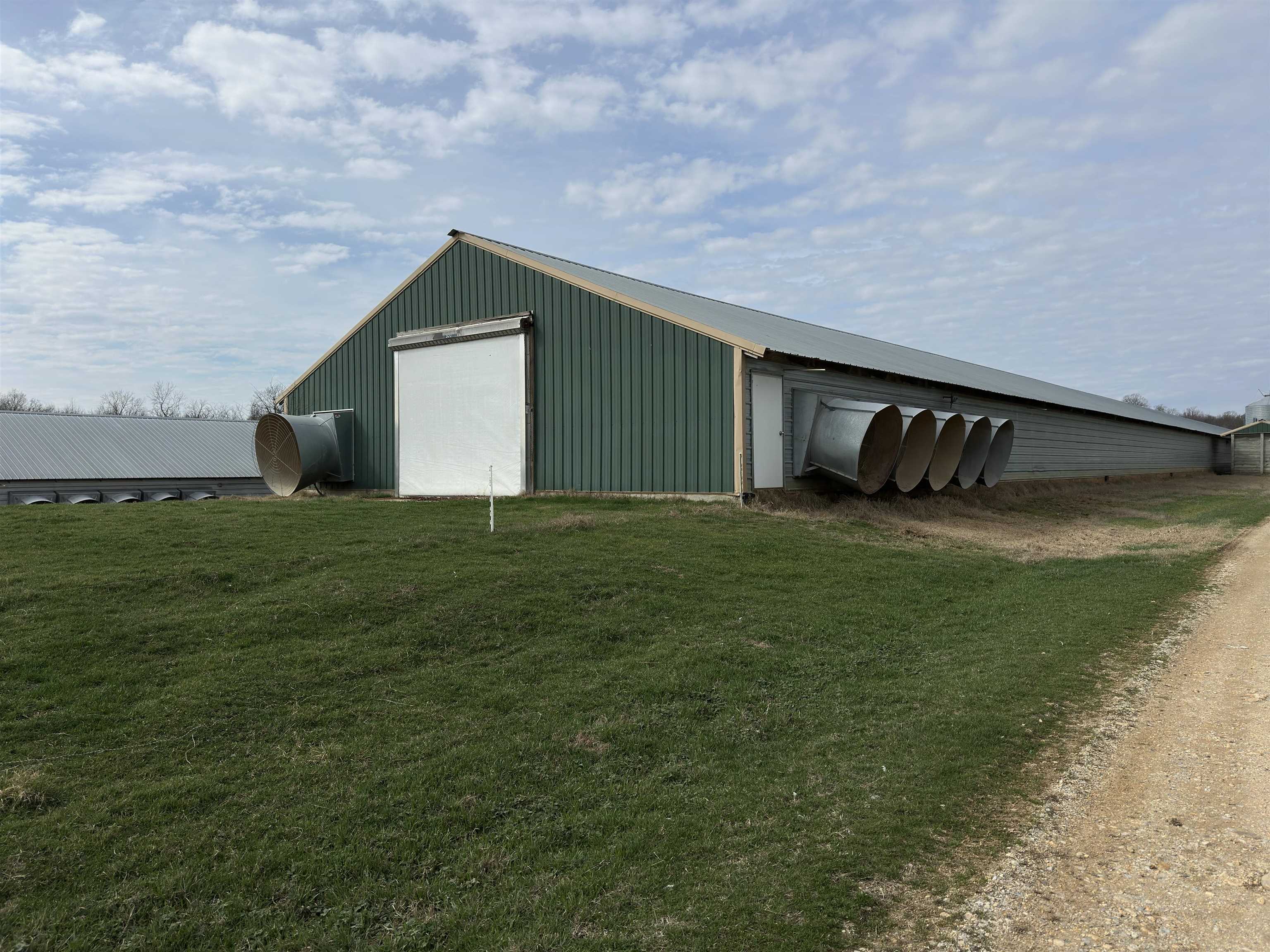 Photo 2 - Commercial / Industrial for sale – 261  Brickle Springs  Yes Cave City, AR