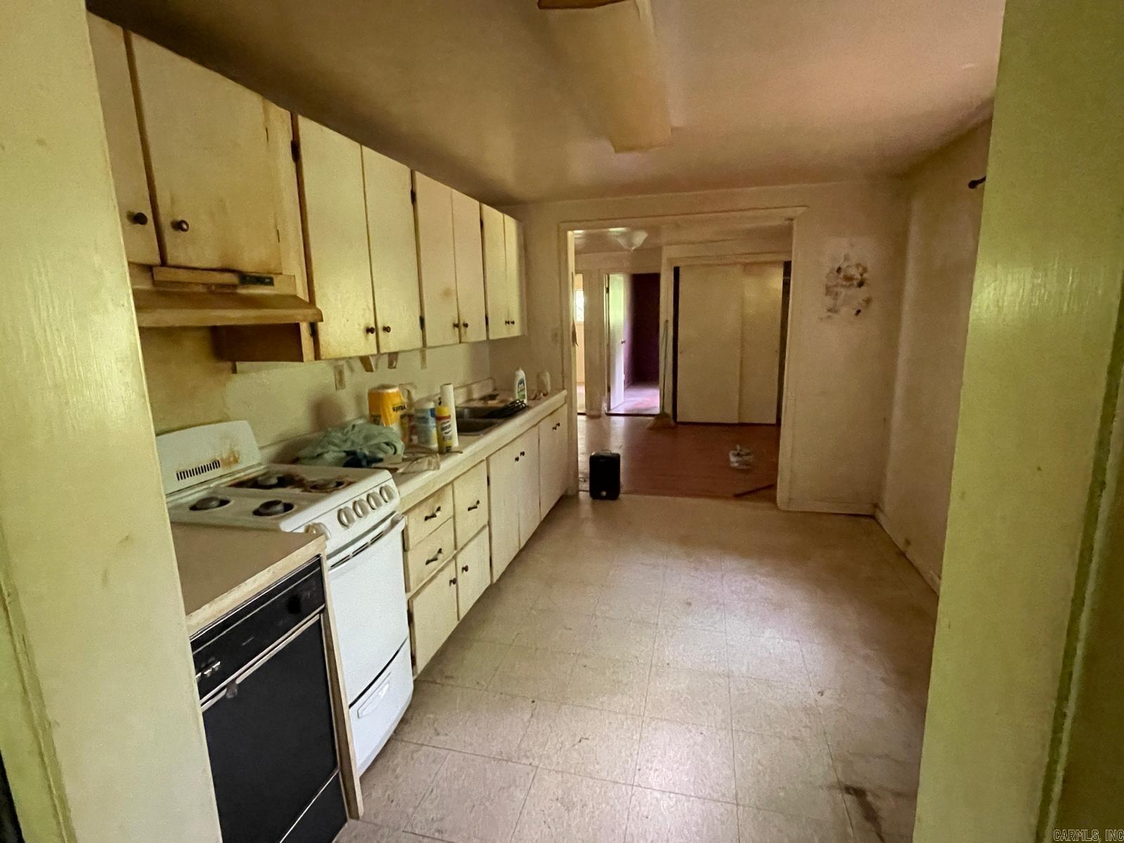 Photo 11 - Residential for sale – 881  Driftwood Drive   Pineville, AR