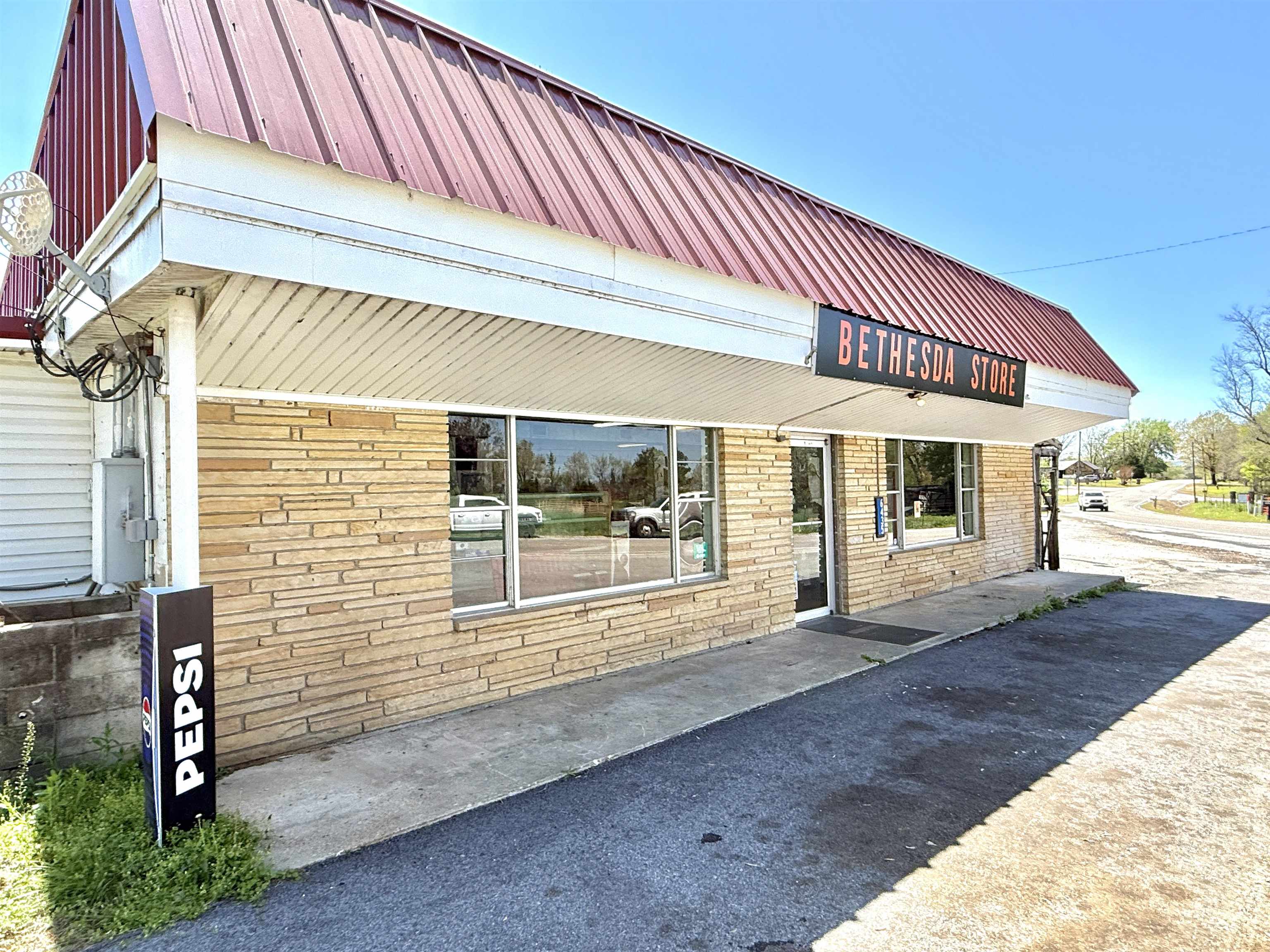 Photo 2 - Commercial / Industrial for sale – 6435  Bethesda Lane   Batesville, AR