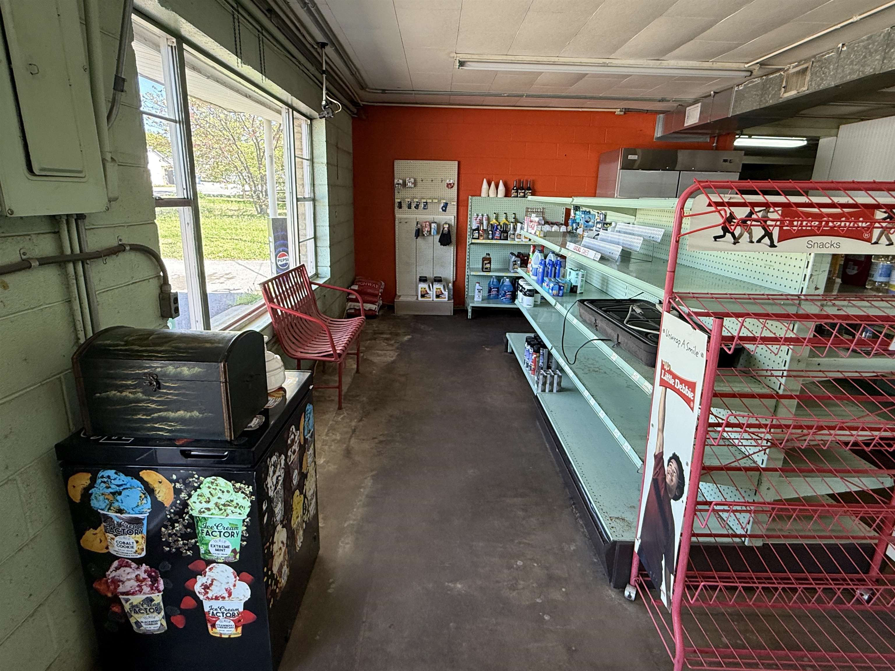 Photo 9 - Commercial / Industrial for sale – 6435  Bethesda Lane   Batesville, AR