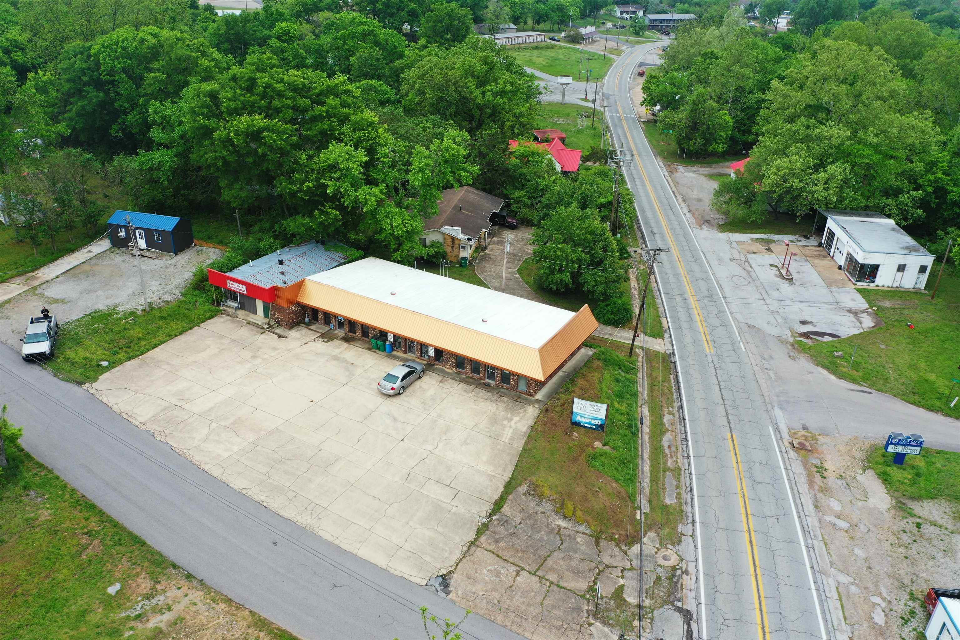 Photo 5 - Commercial / Industrial for sale – 20,22,24  Garden   Calico Rock, AR