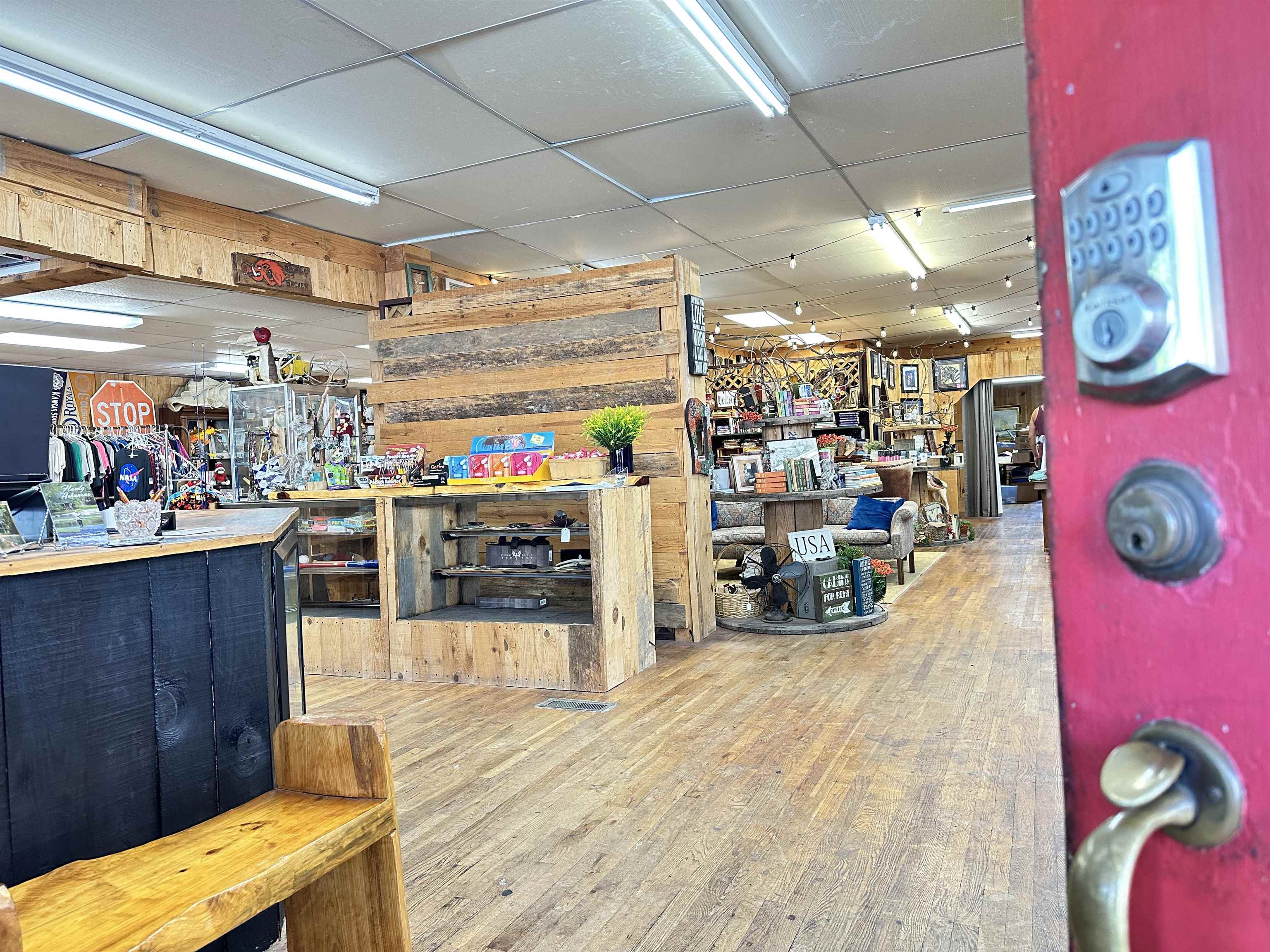 Photo 3 - Commercial / Industrial for sale – 217 E main   Hardy, AR