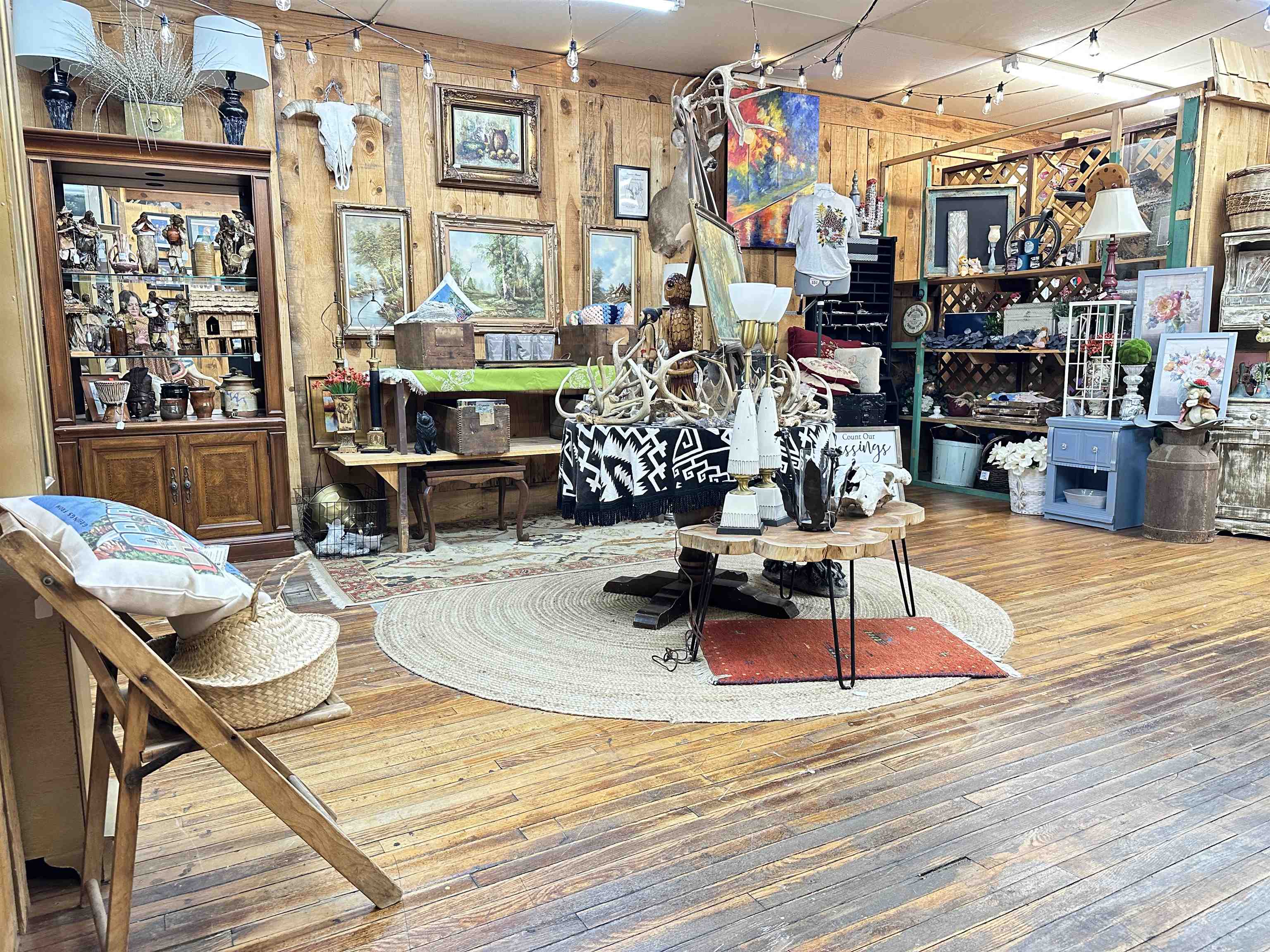 Photo 4 - Commercial / Industrial for sale – 217 E main   Hardy, AR