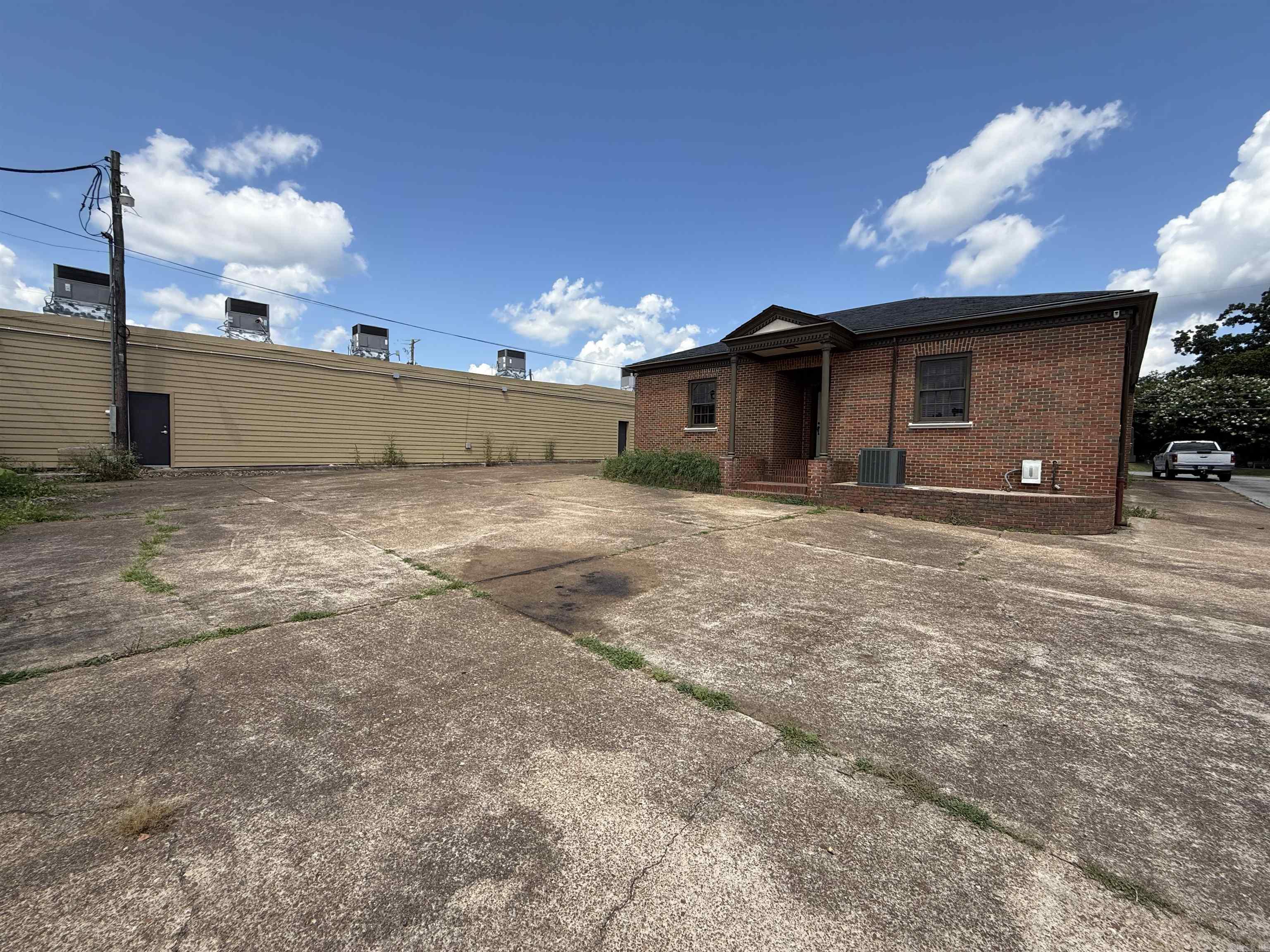 Photo 3 - Commercial / Industrial for sale – 330 E College   Batesville, AR