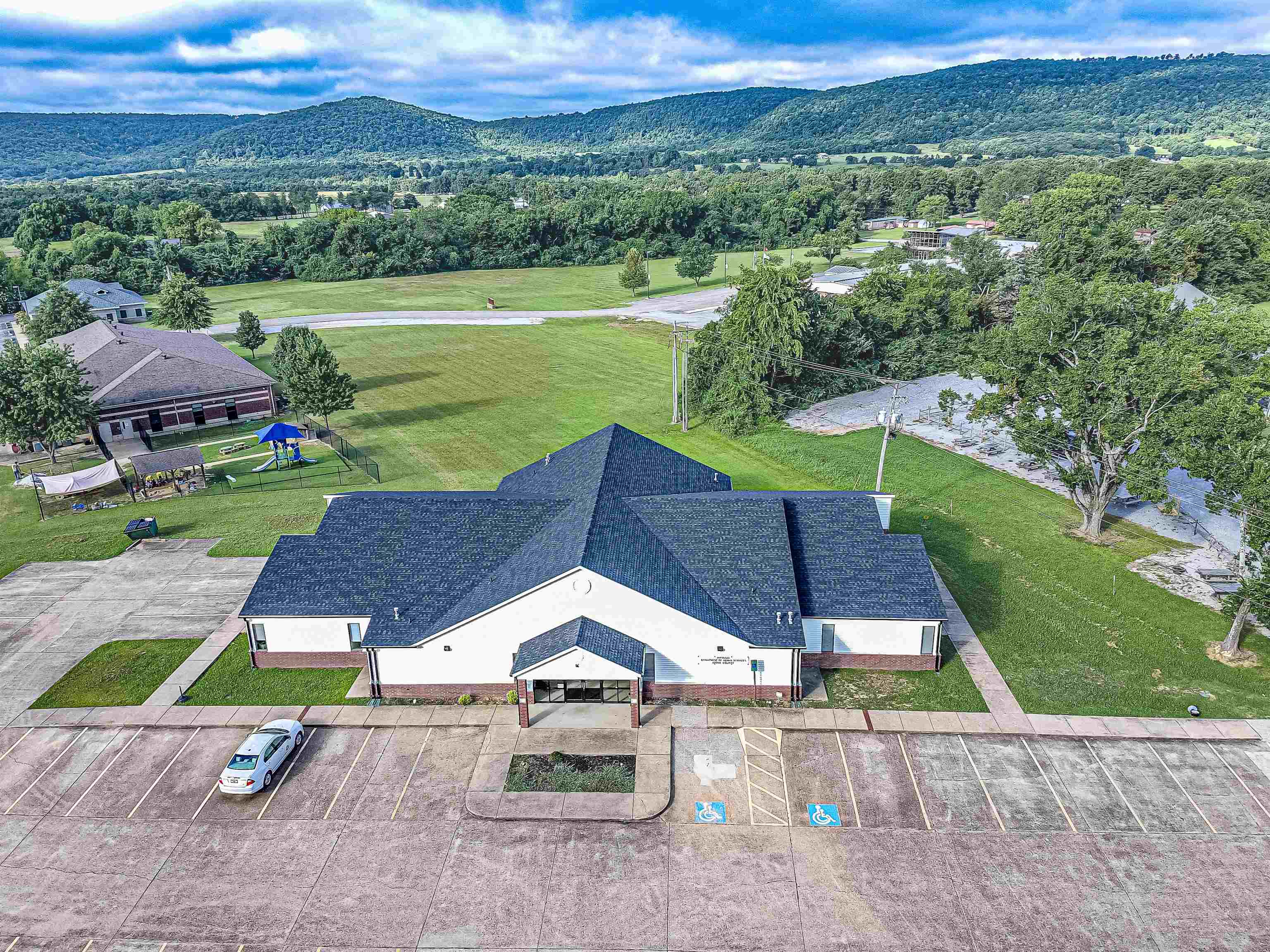 Photo 5 - Commercial / Industrial for sale – 1821 E Main   Mountain View, AR