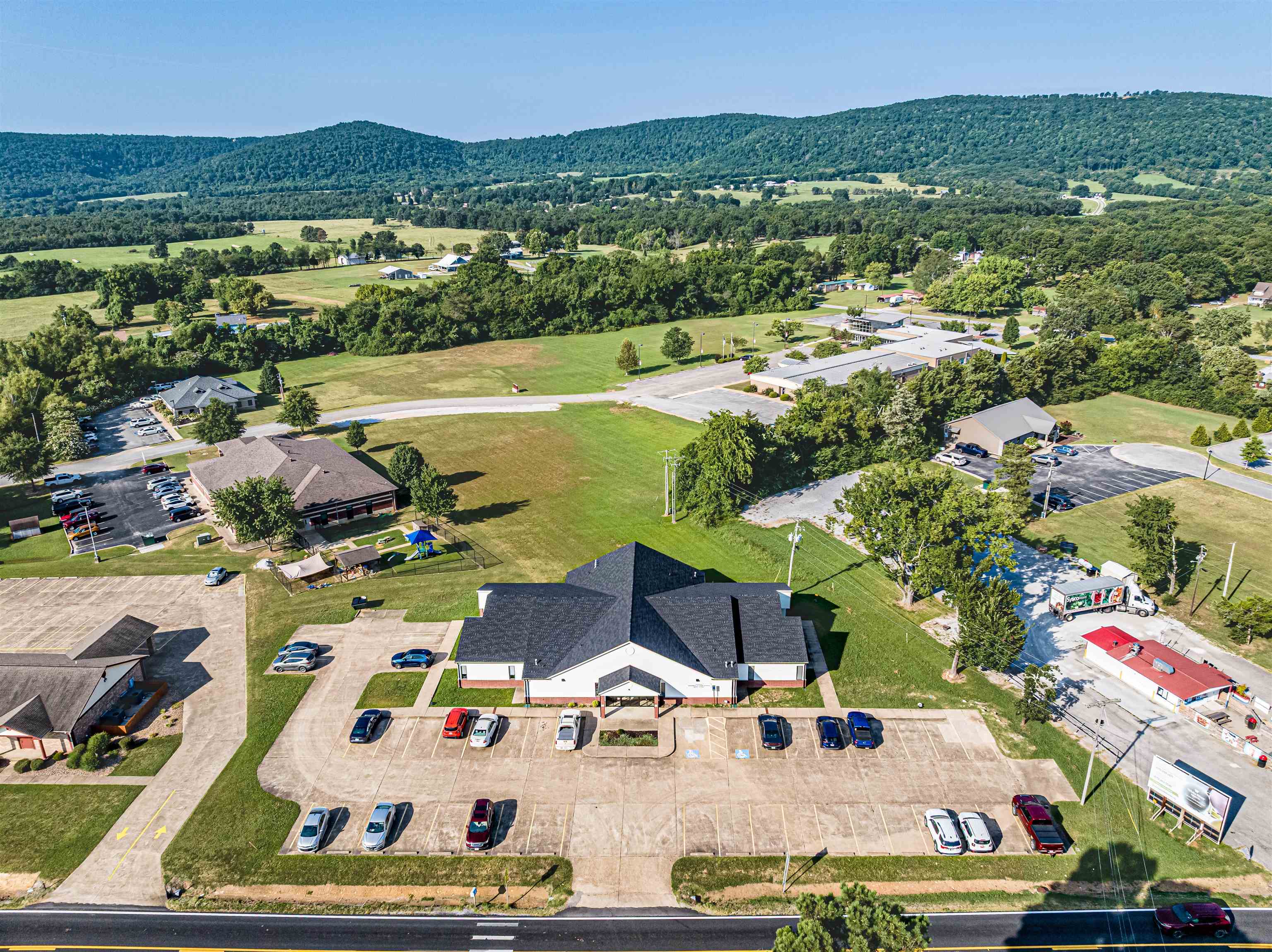 Photo 9 - Commercial / Industrial for sale – 1821 E Main   Mountain View, AR