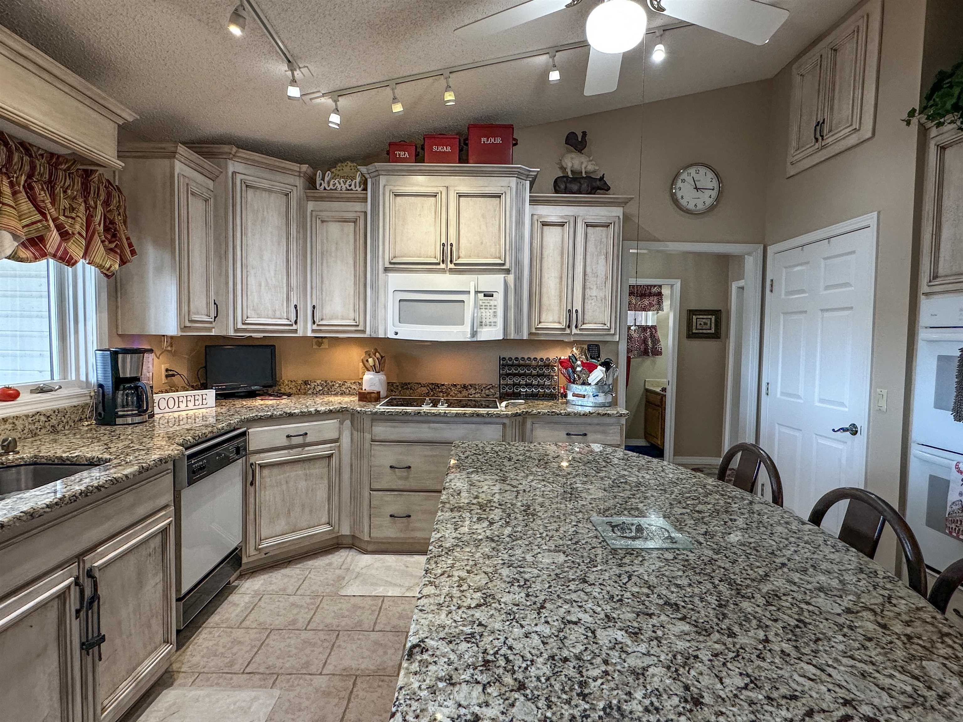 Photo 14 - Residential for sale – 606  S Shore   Horseshoe Bend, AR