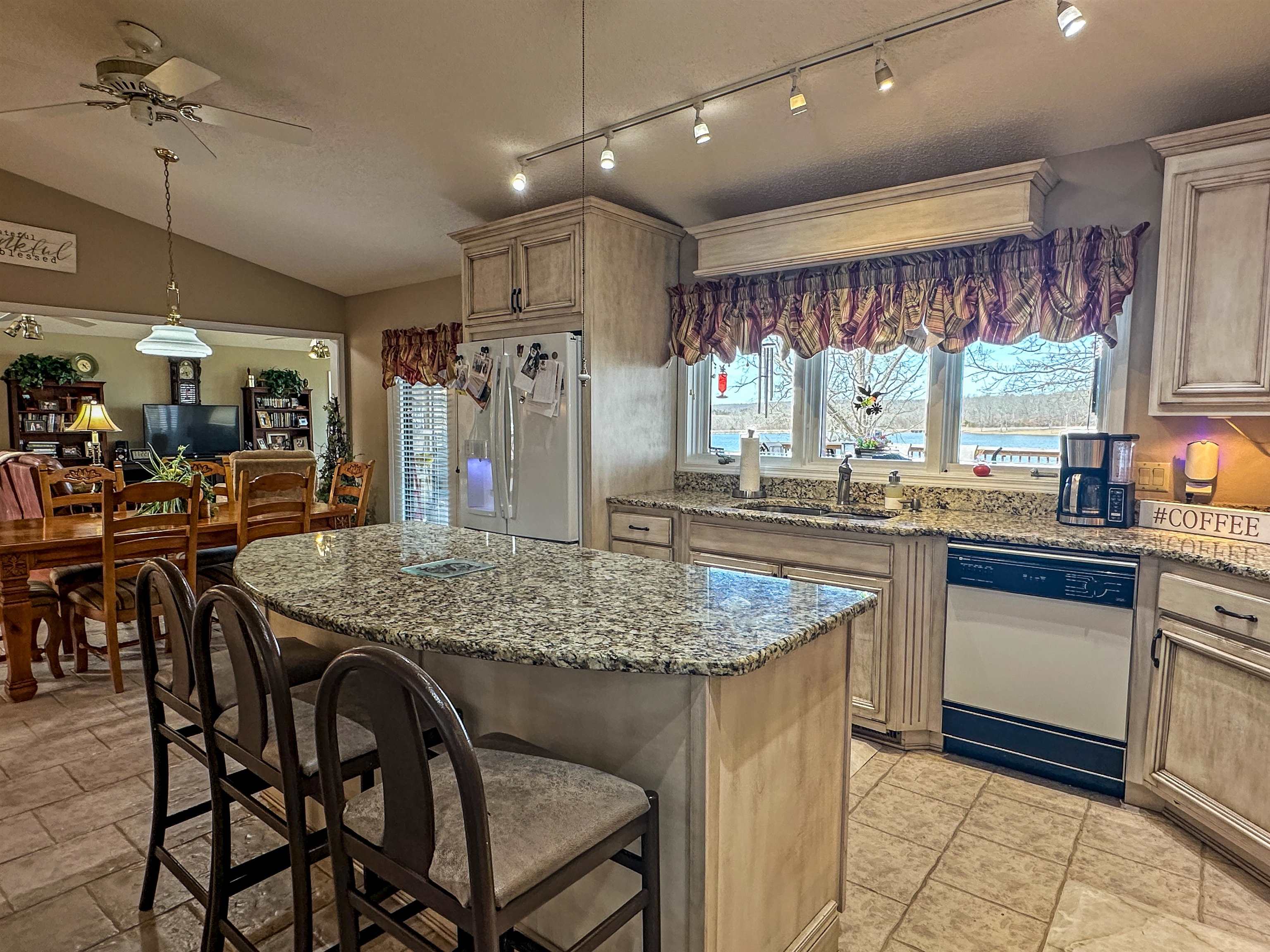 Photo 16 - Residential for sale – 606  S Shore   Horseshoe Bend, AR