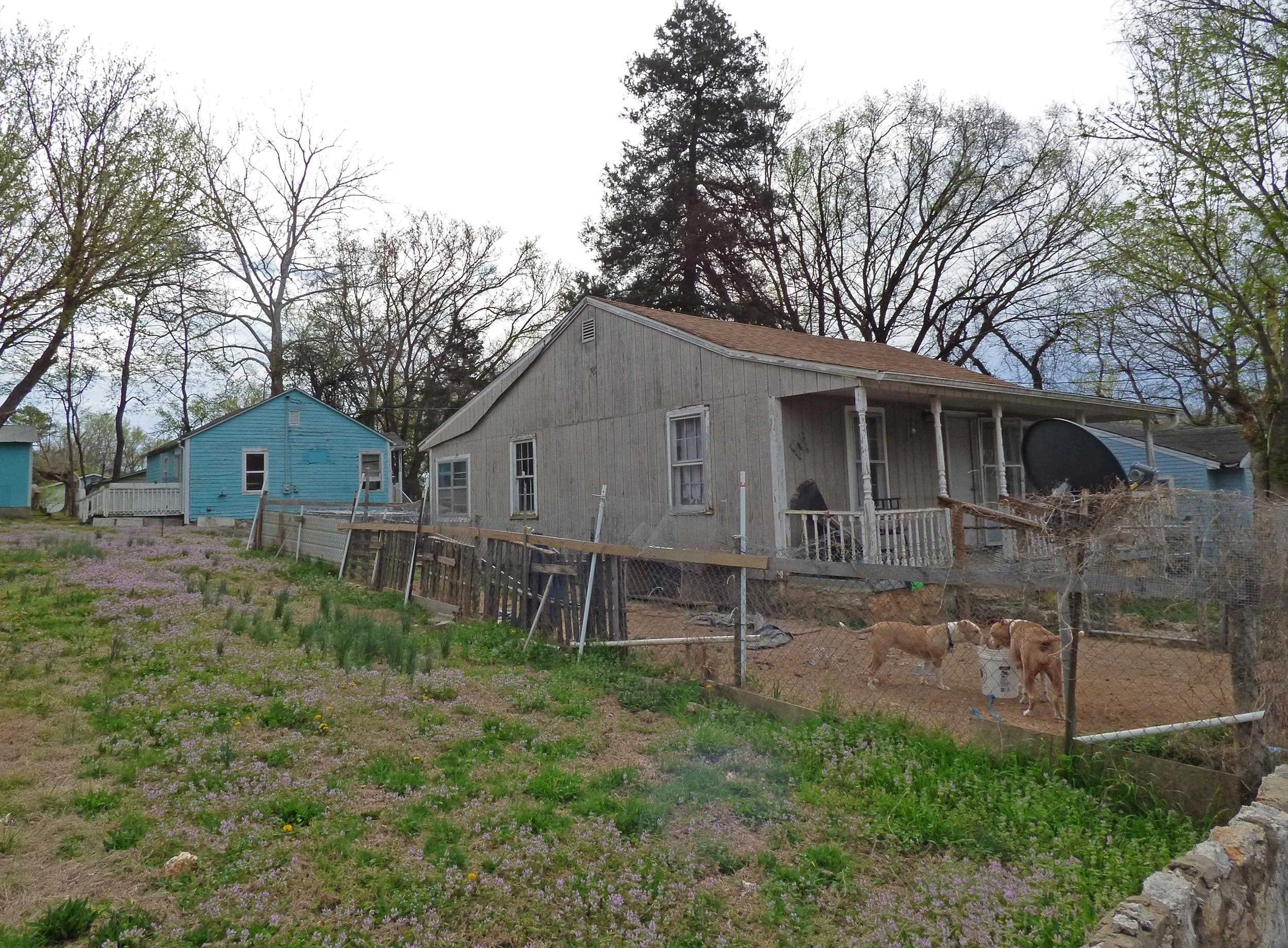 Photo 2 - Residential for sale – 204 N Spring   Hardy, AR