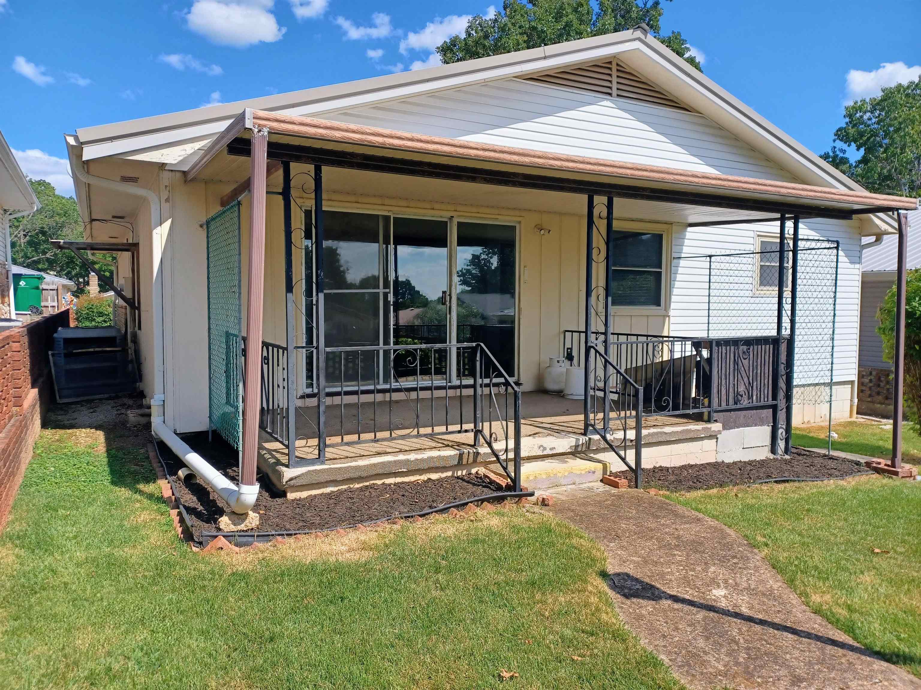 Photo 2 - Residential for sale – 309  Parliament   Horseshoe Bend, AR