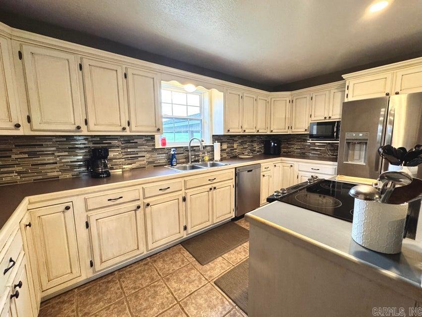 Photo 7 - Residential for sale – 24  Nolen   Cave City, AR