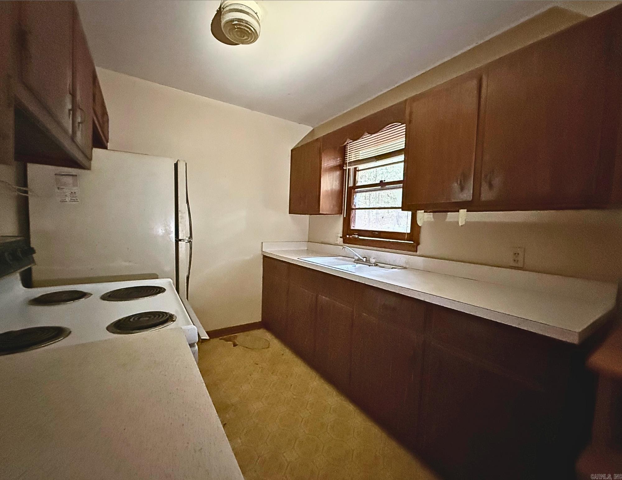 Photo 5 - Residential for sale – 127  Algonquin Cir   Cherokee Village, AR