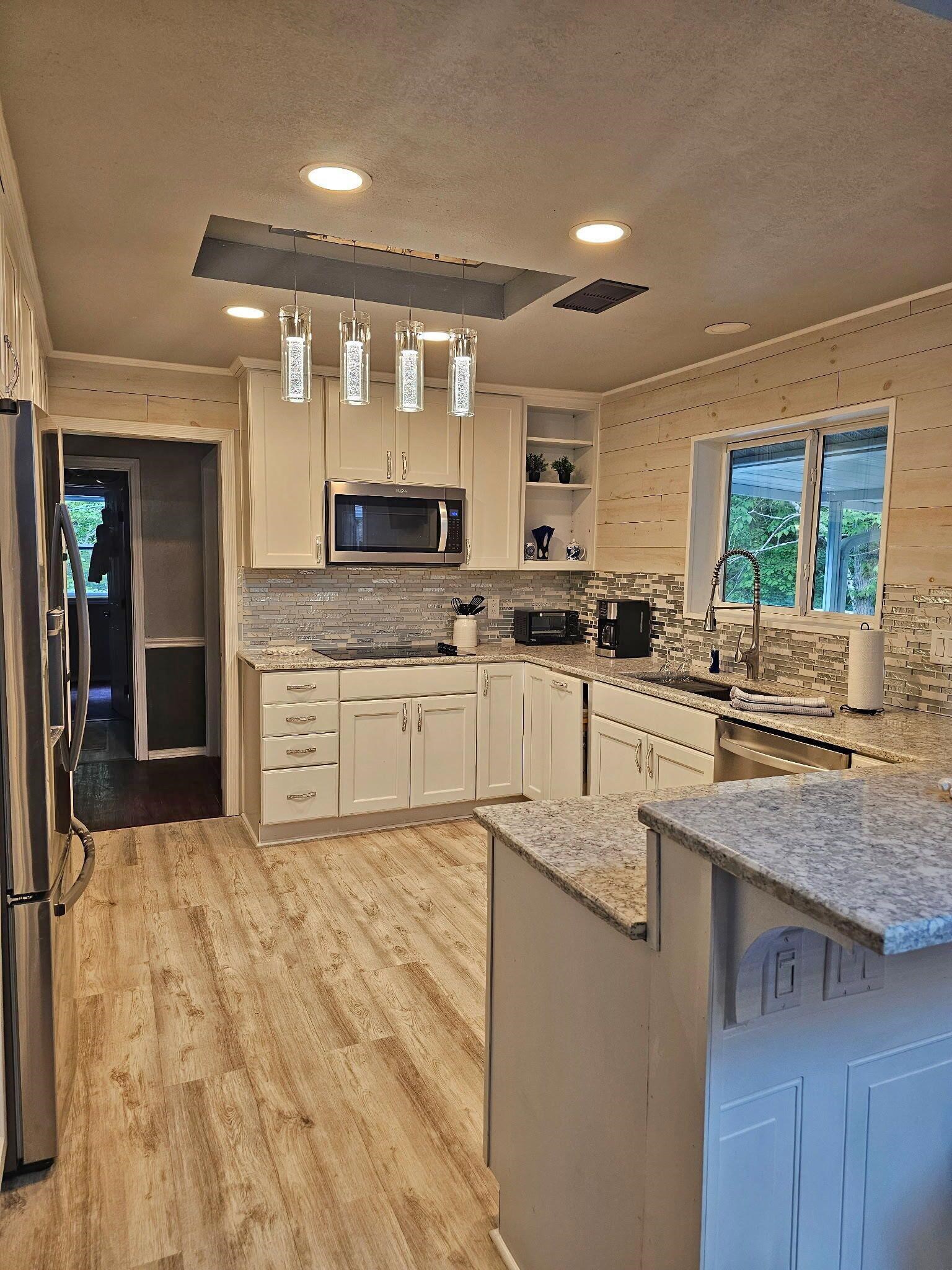 Photo 11 - Residential for sale – 39  Riverview   Hardy, AR