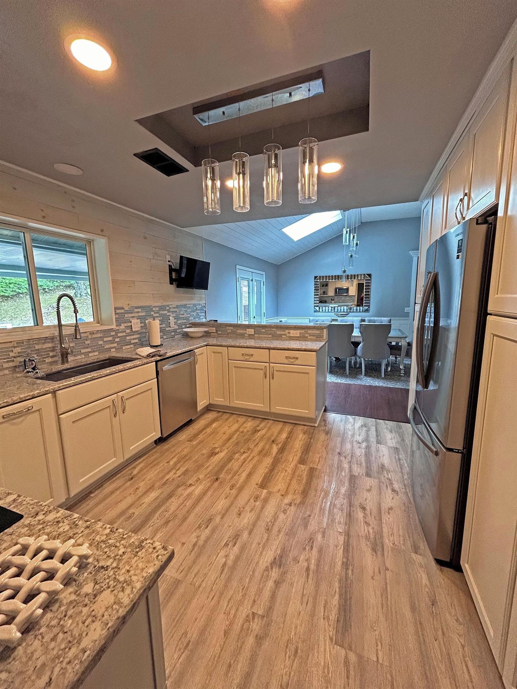 Photo 13 - Residential for sale – 39  Riverview   Hardy, AR