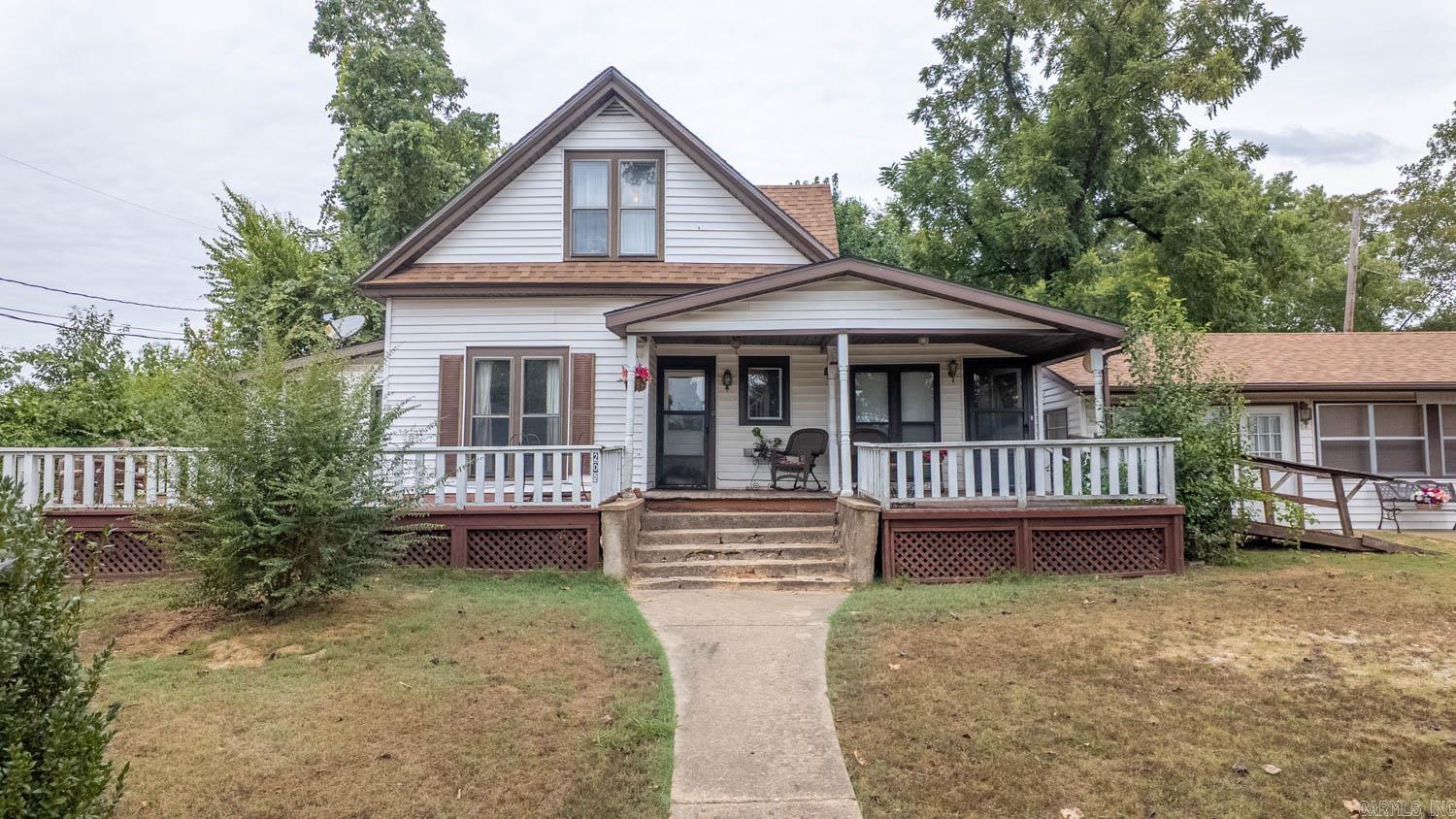 Photo 3 - Residential for sale – 202 W 3rd Street   Hardy, AR