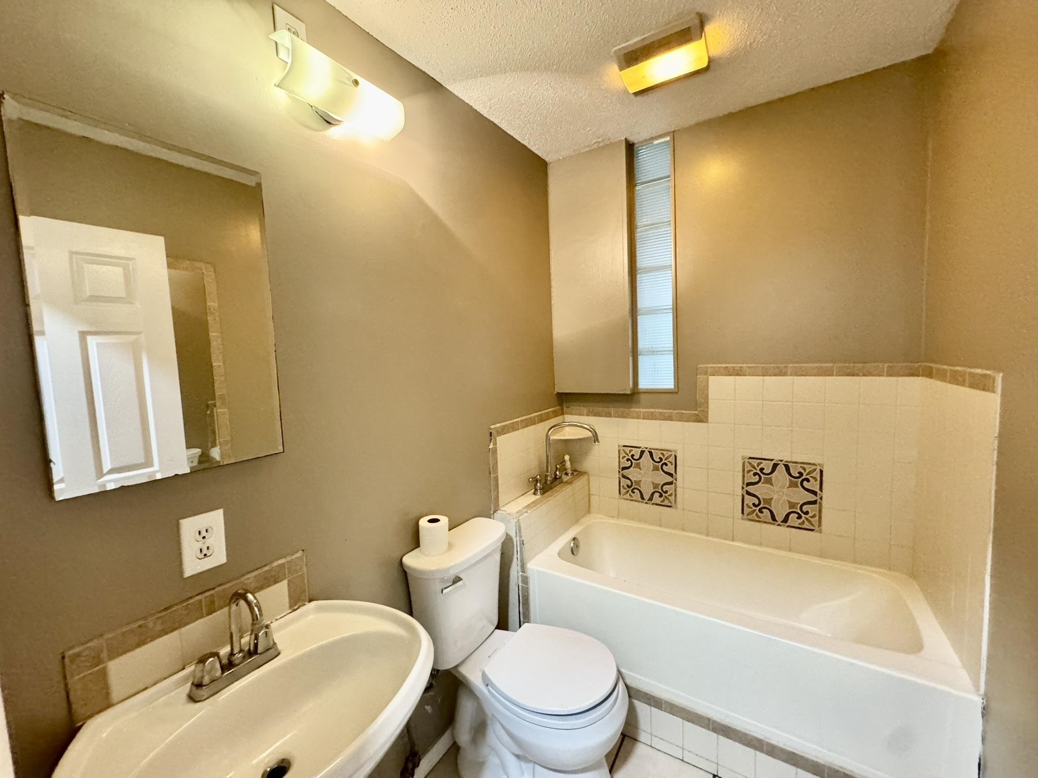 Photo 11 - Residential for sale – 102  Capri Drive   Melbourne, AR