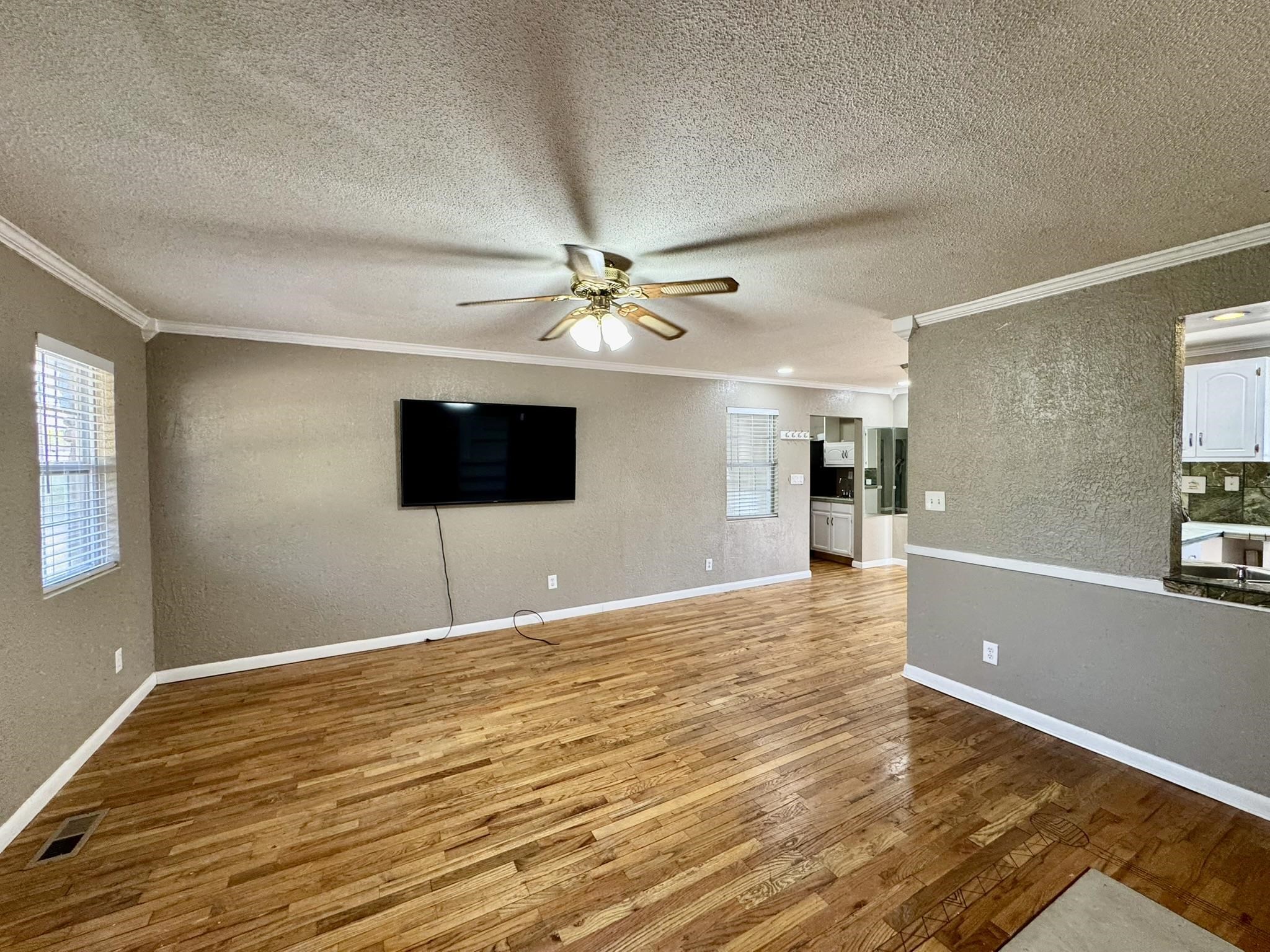 Photo 3 - Residential for sale – 102  Capri Drive   Melbourne, AR