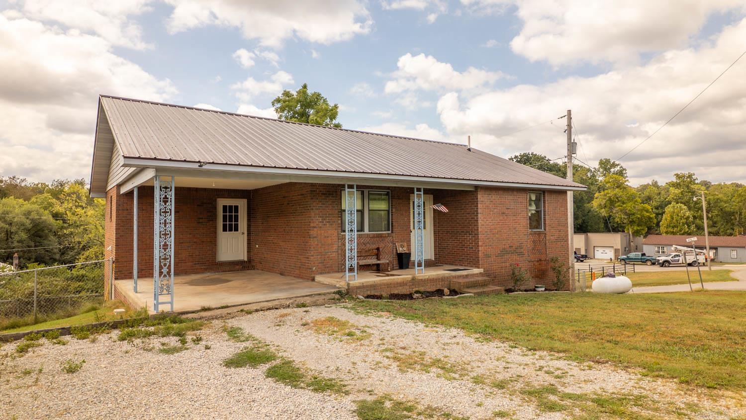 Photo 3 - Residential for sale – 570  Missouri Avenue   Mammoth Spring, AR