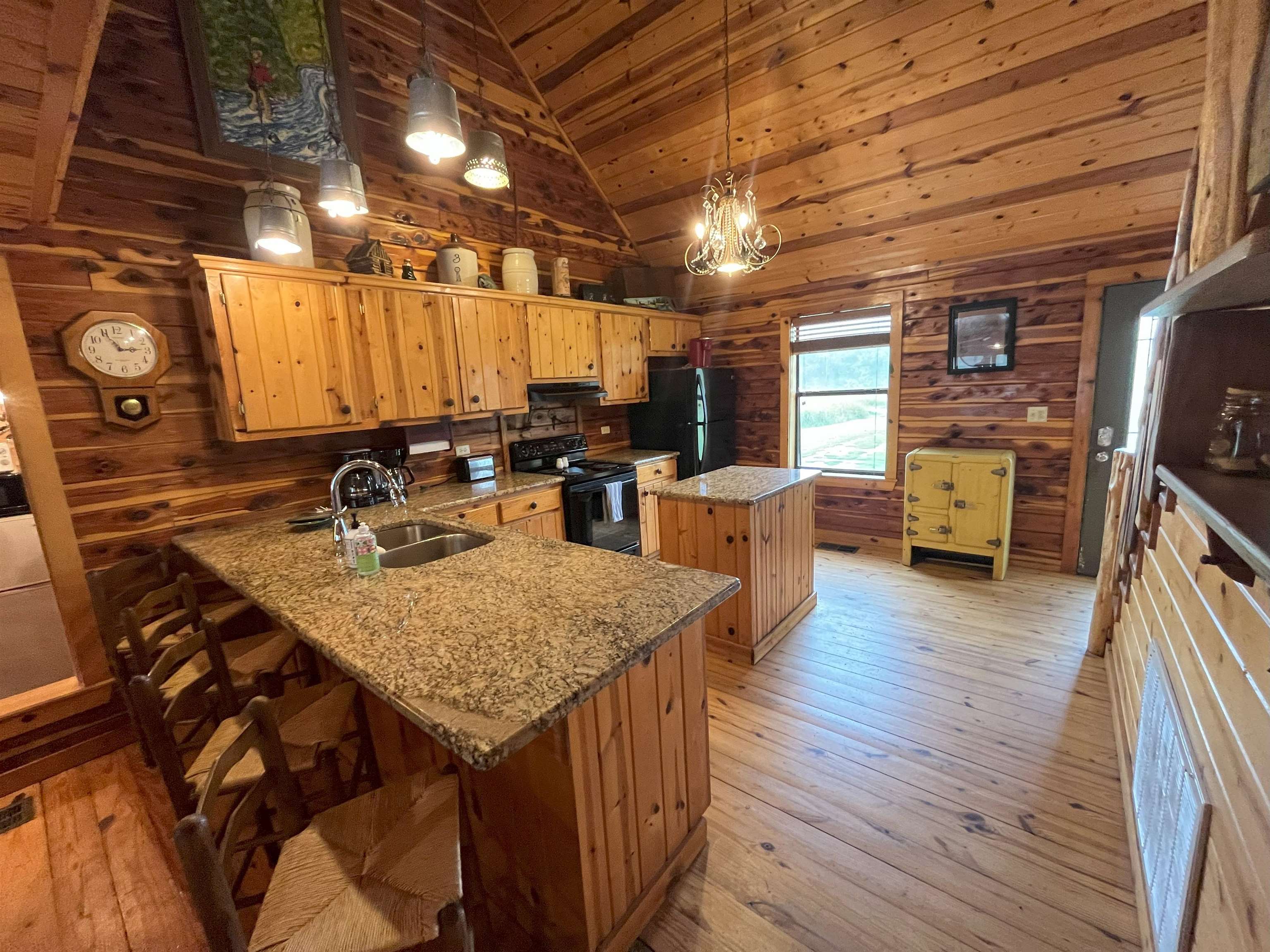 Photo 7 - Residential for sale – 908 S Riverview   Mountain View, AR