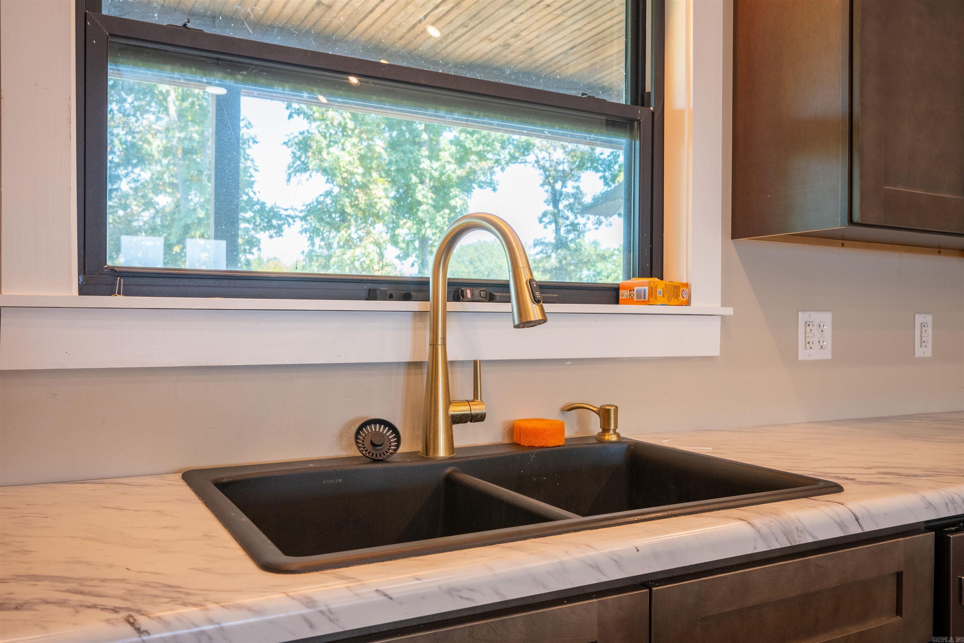 Photo 7 - Residential for sale – 100 E Maxville   Cave City, AR