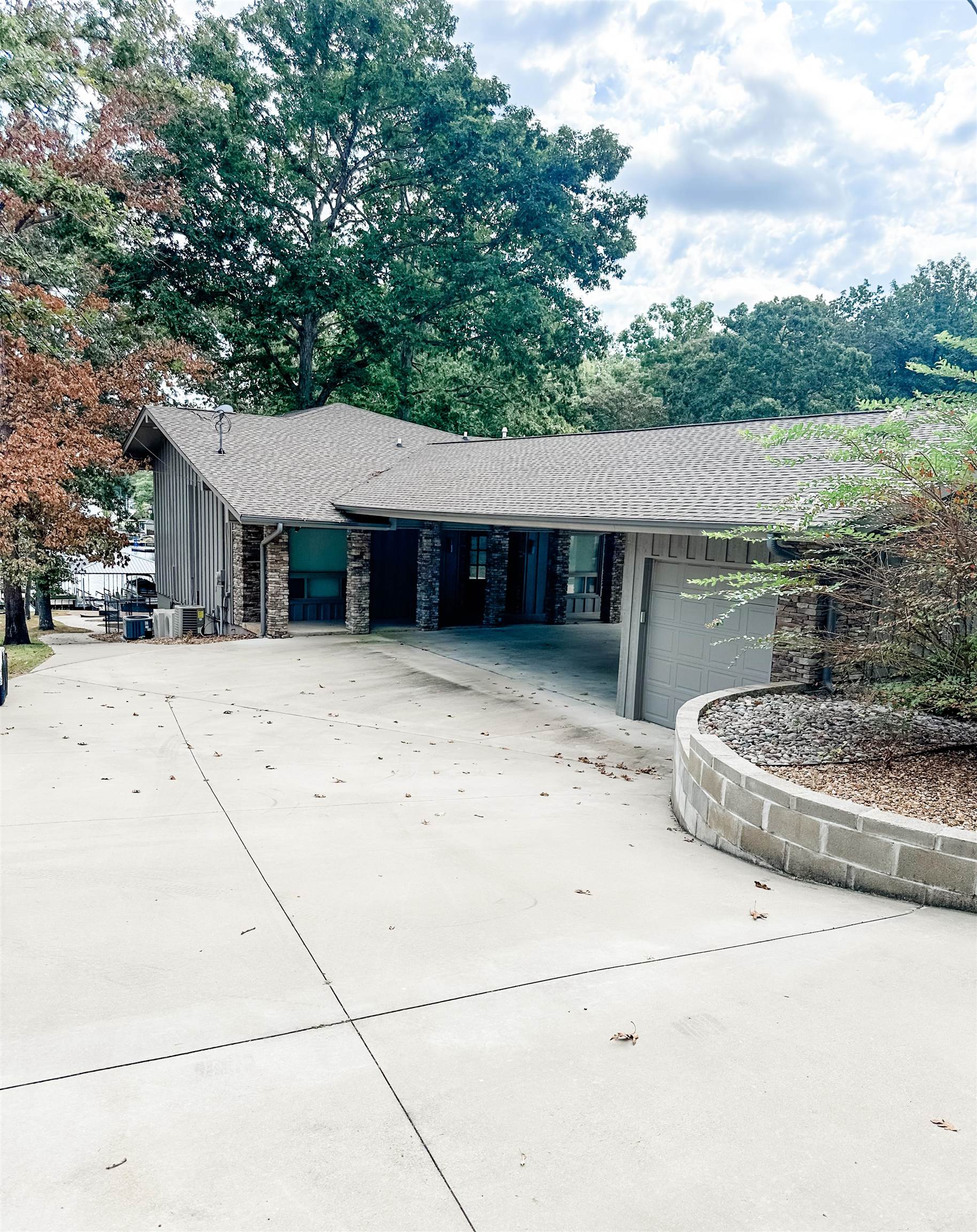 Residential for sale – 36  Winnebago Circle   Cherokee Village, AR