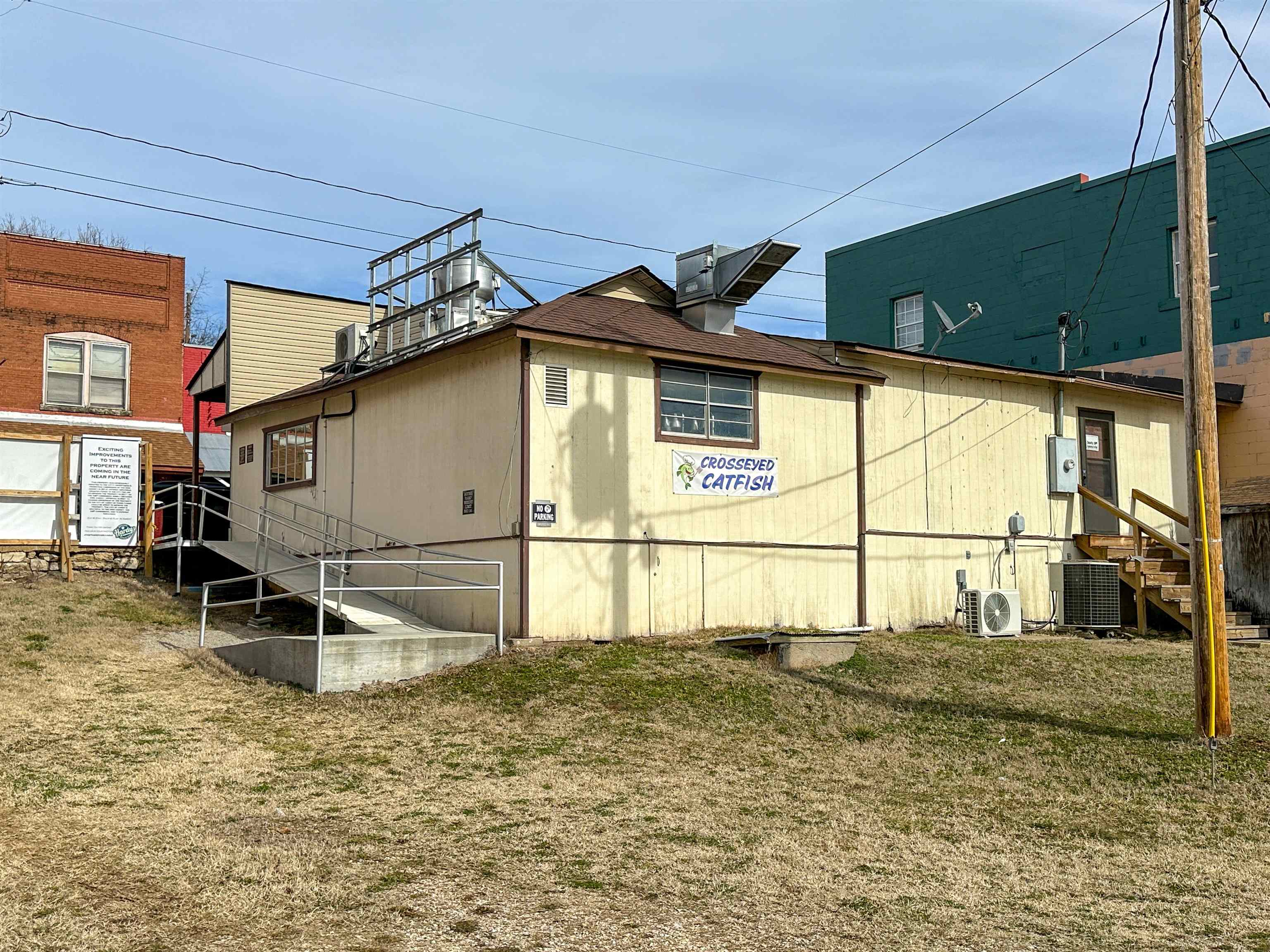 Photo 25 - Commercial / Industrial for sale – 107 E Main   Hardy, AR