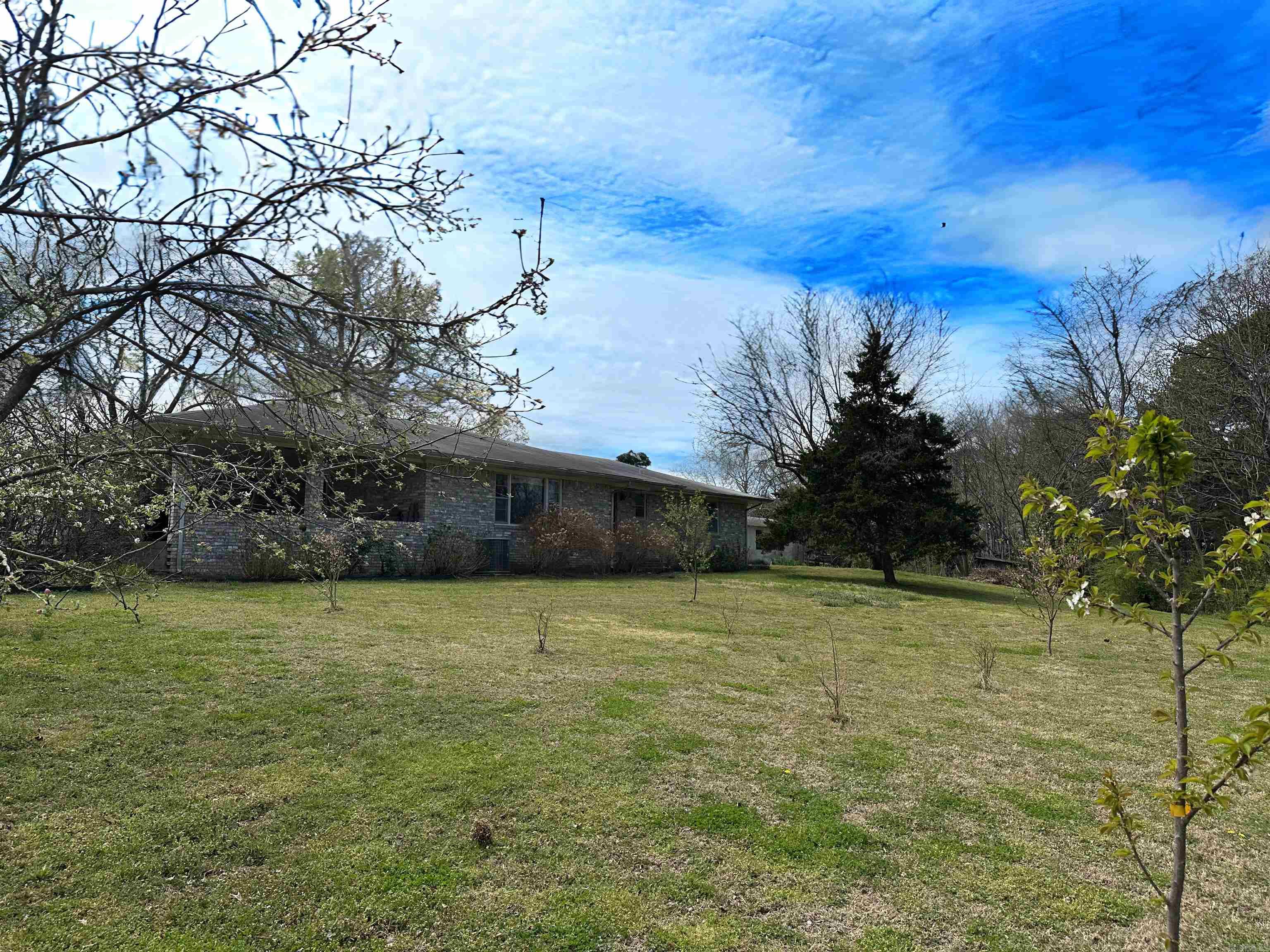 Photo 2 - Residential for sale – 40  Sutton   Batesville, AR