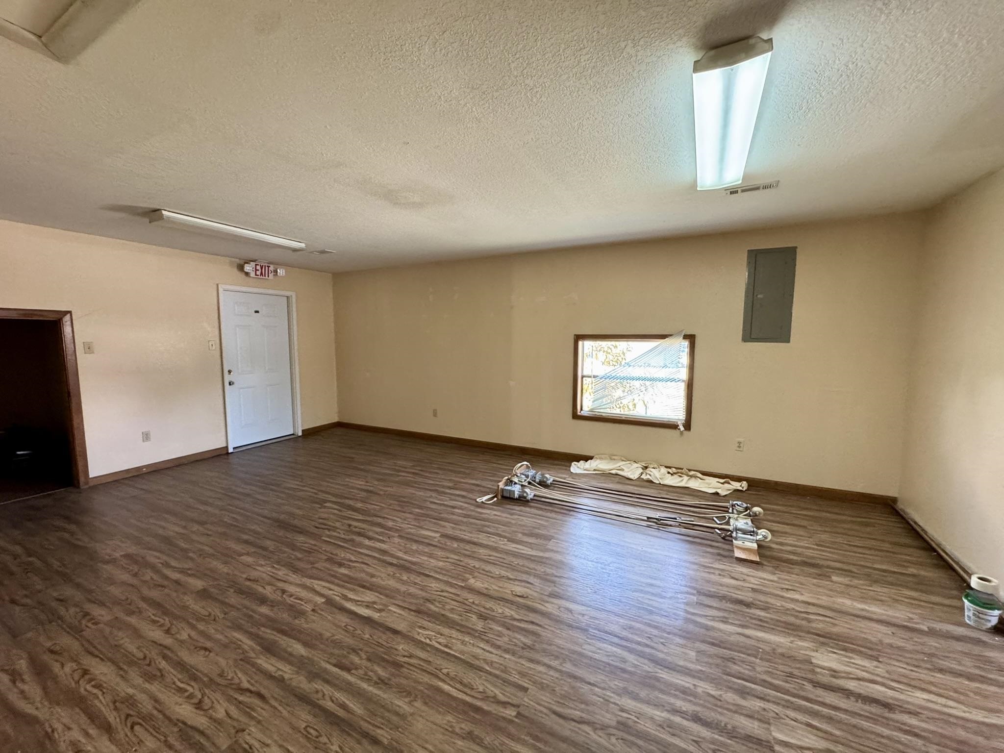 Photo 3 - Commercial / Industrial for sale – 638 E Main Street   Melbourne, AR