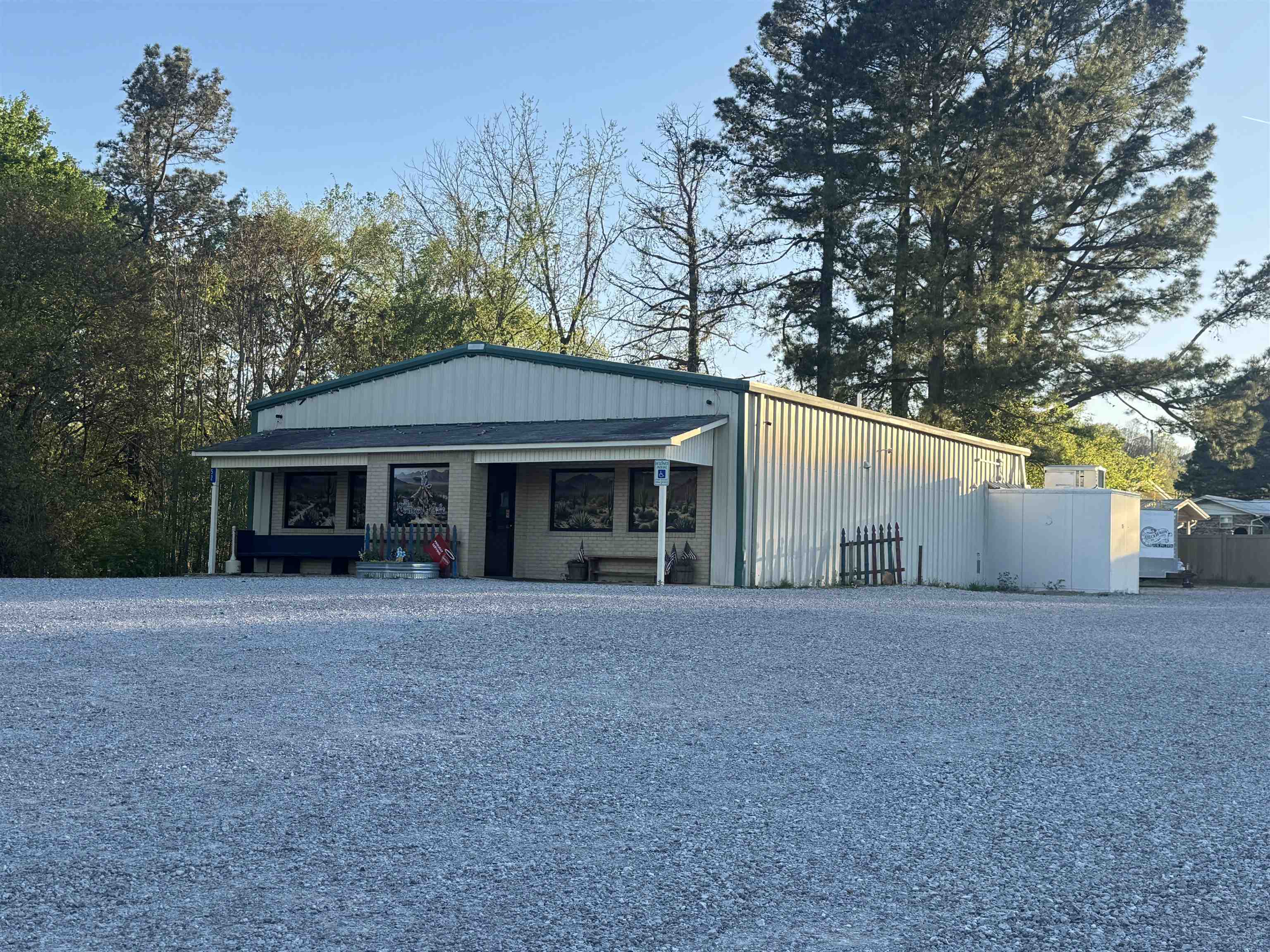 Photo 2 - Commercial / Industrial for sale – 52 S Main   Mount Pleasant, AR