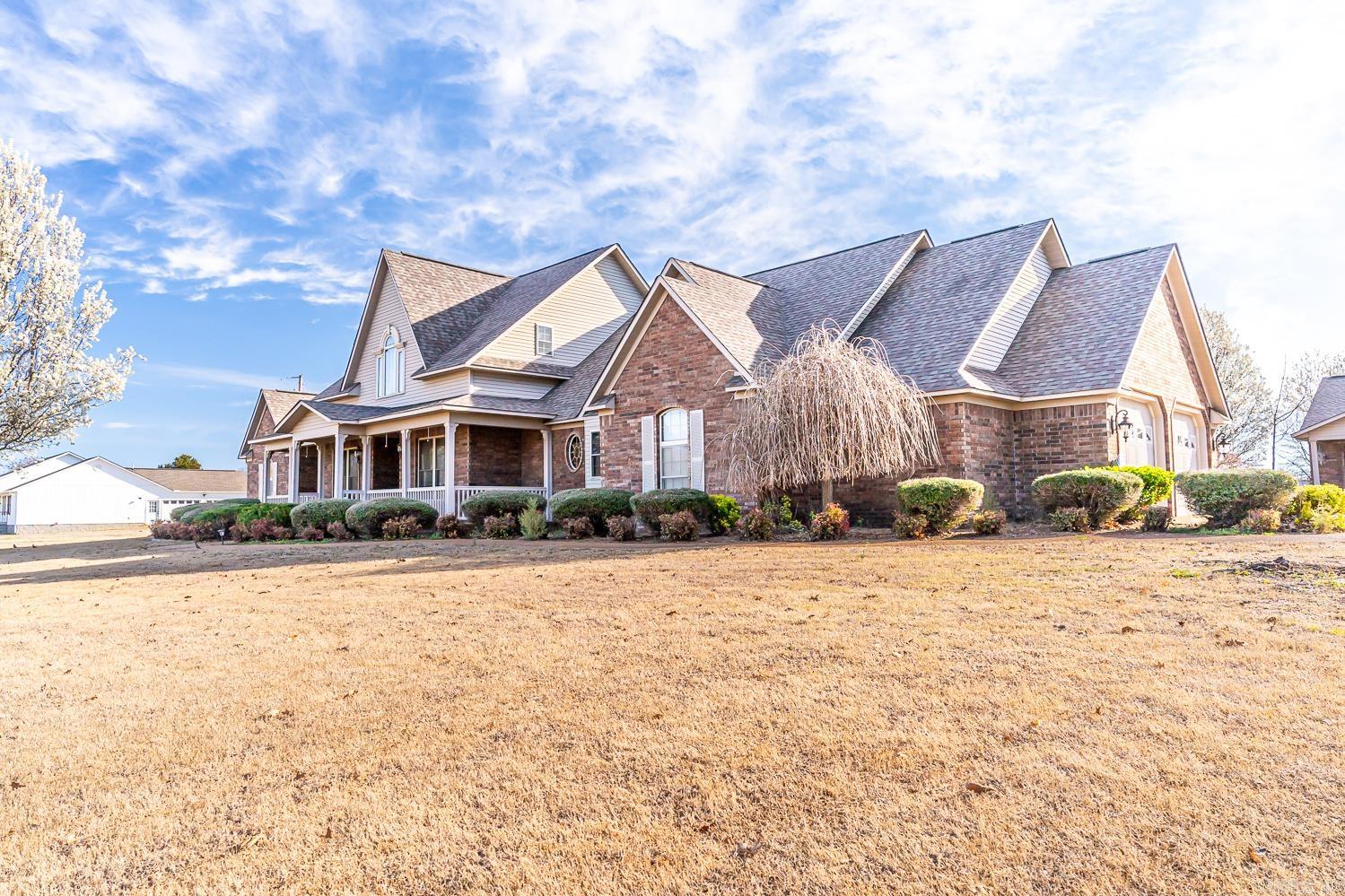 Photo 2 - Residential for sale – 1300 N Locust   Newark, AR