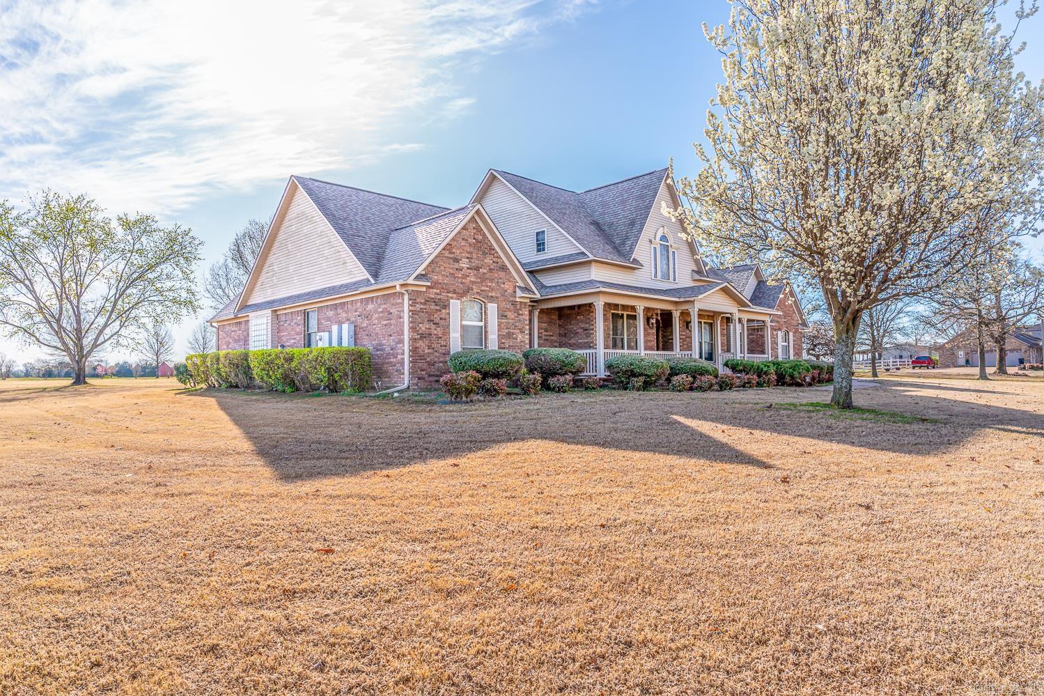 Photo 3 - Residential for sale – 1300 N Locust   Newark, AR