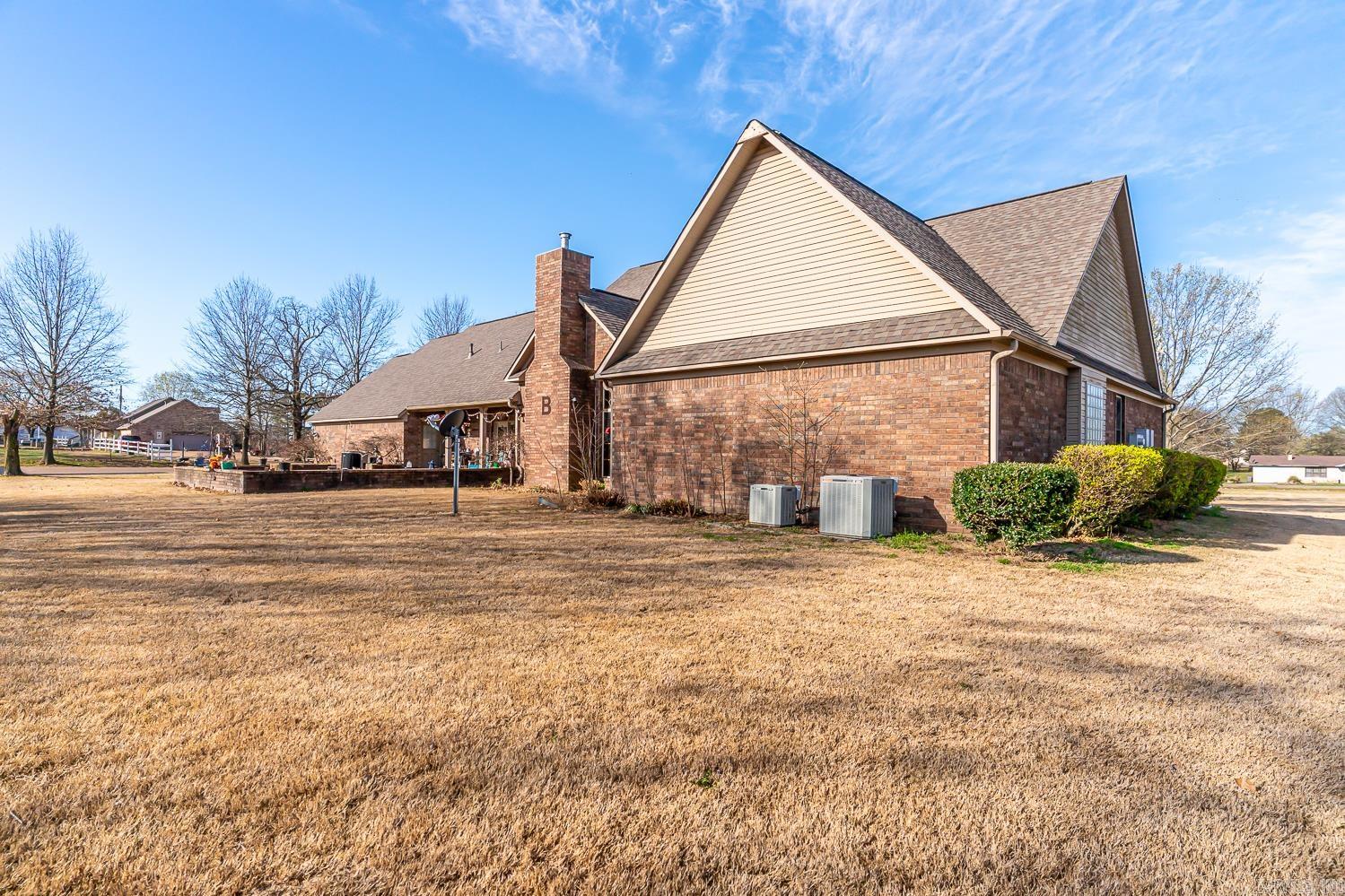 Photo 40 - Residential for sale – 1300 N Locust   Newark, AR