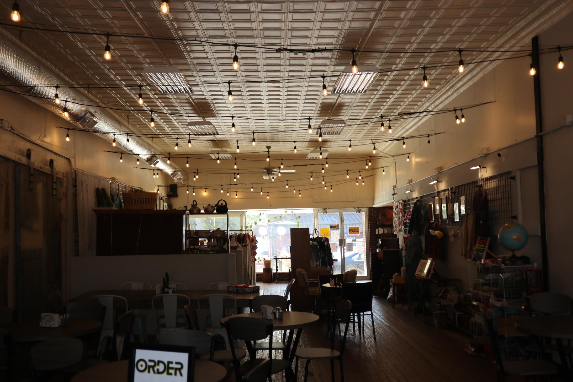 Photo 5 - Commercial / Industrial for sale – 123 W Church   Salem, AR