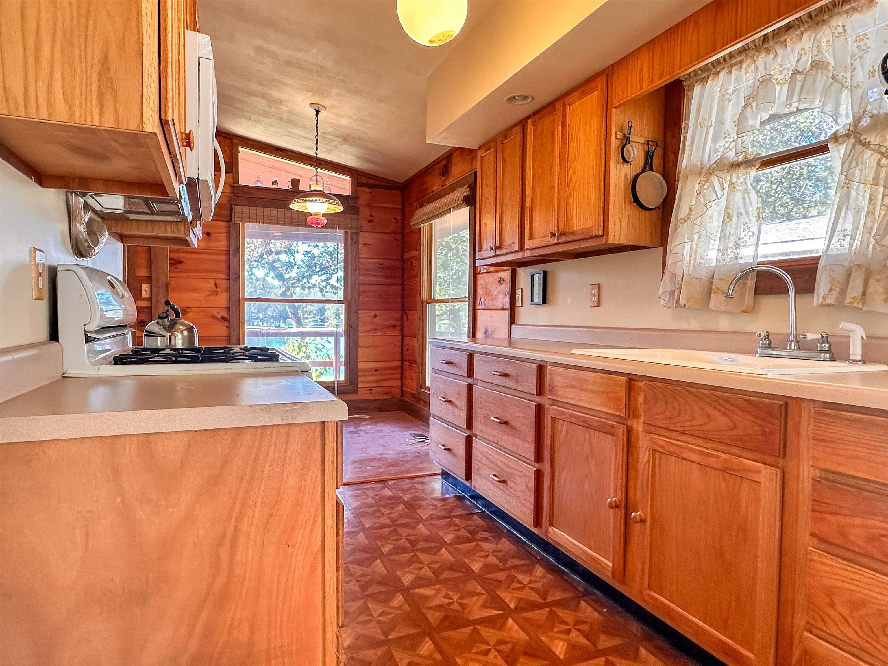 Photo 7 - Residential for sale – 132 E Lakeshore   Cherokee Village, AR