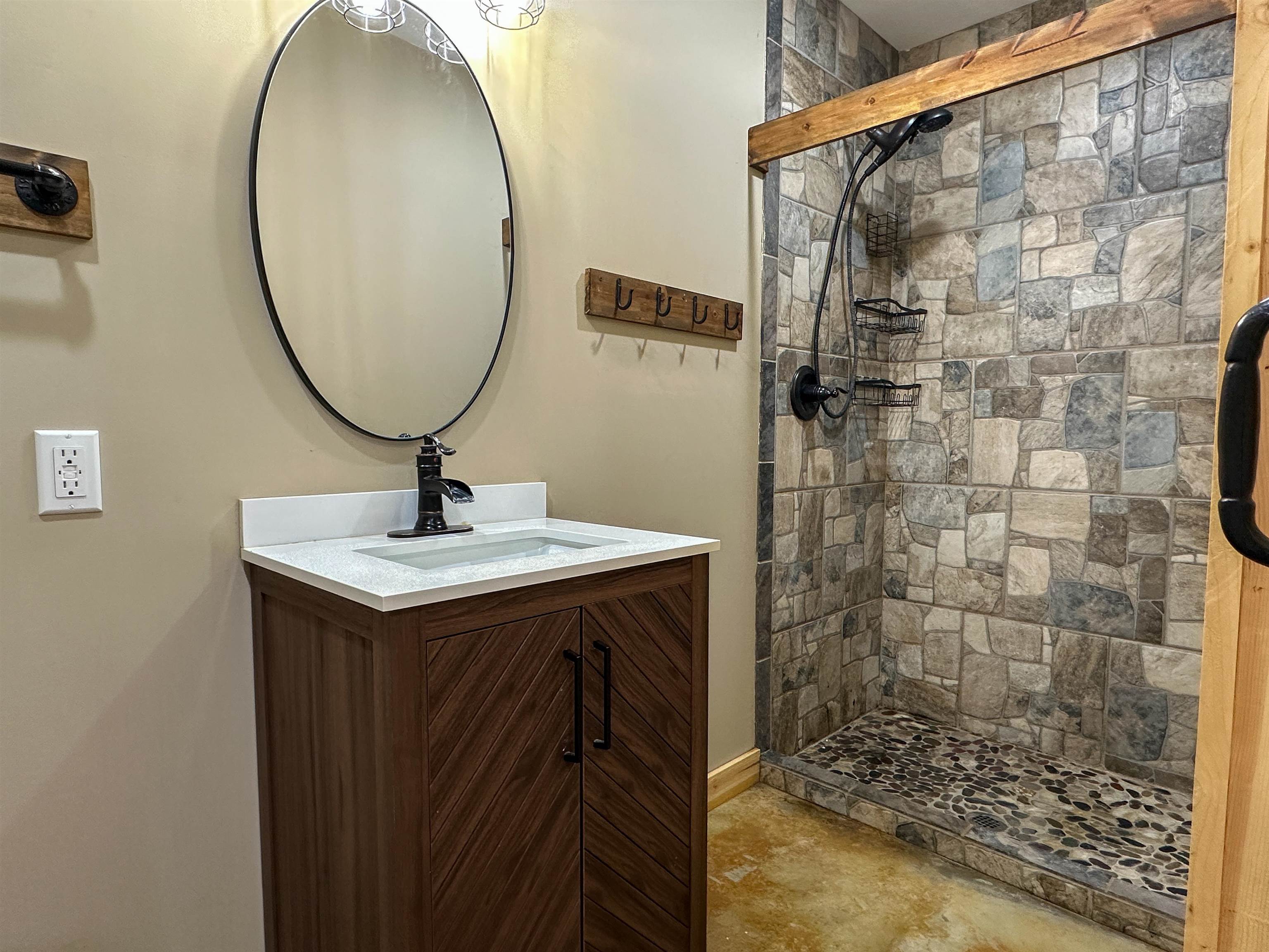 Photo 15 - Residential for sale – 434  Big Creek   Hardy, AR