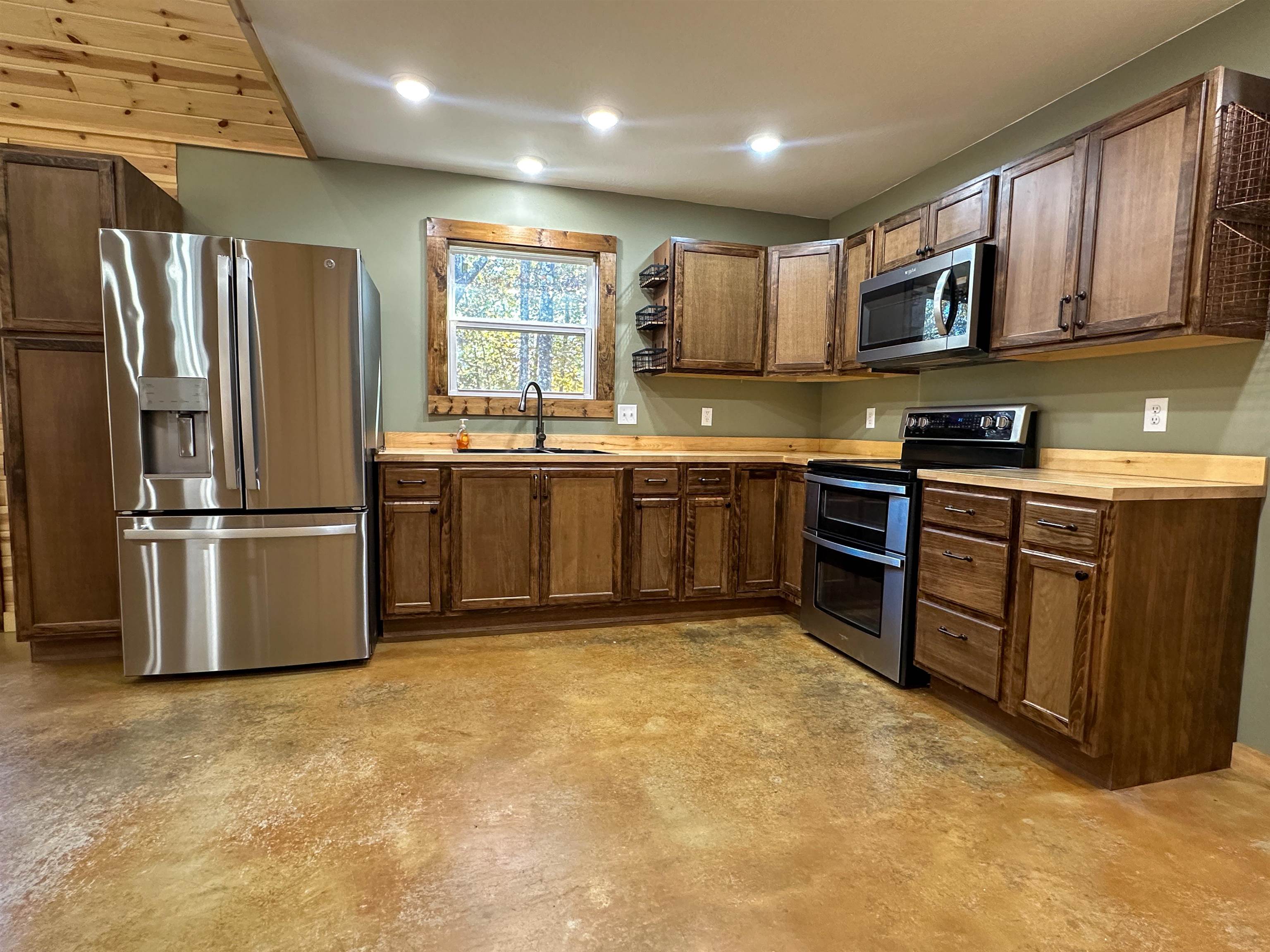 Photo 9 - Residential for sale – 434  Big Creek   Hardy, AR