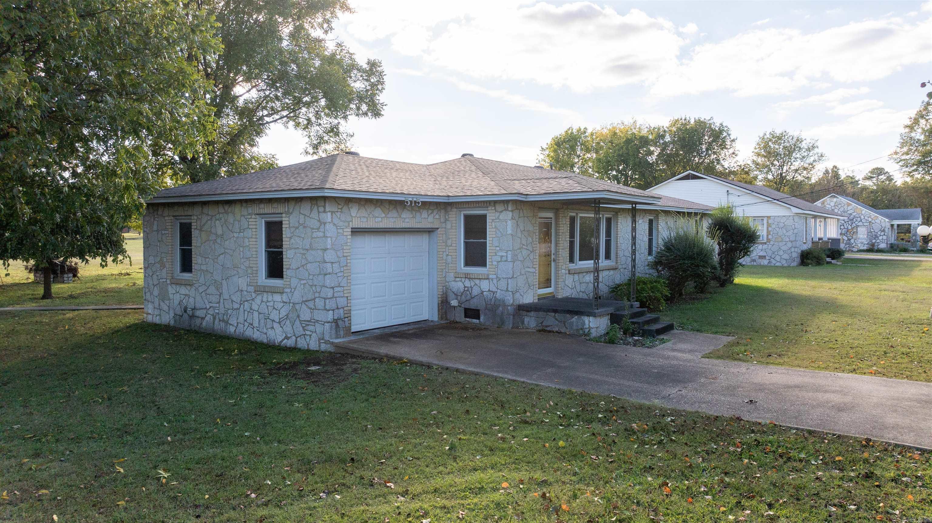 Residential for sale – 515 E Center   Cave City, AR