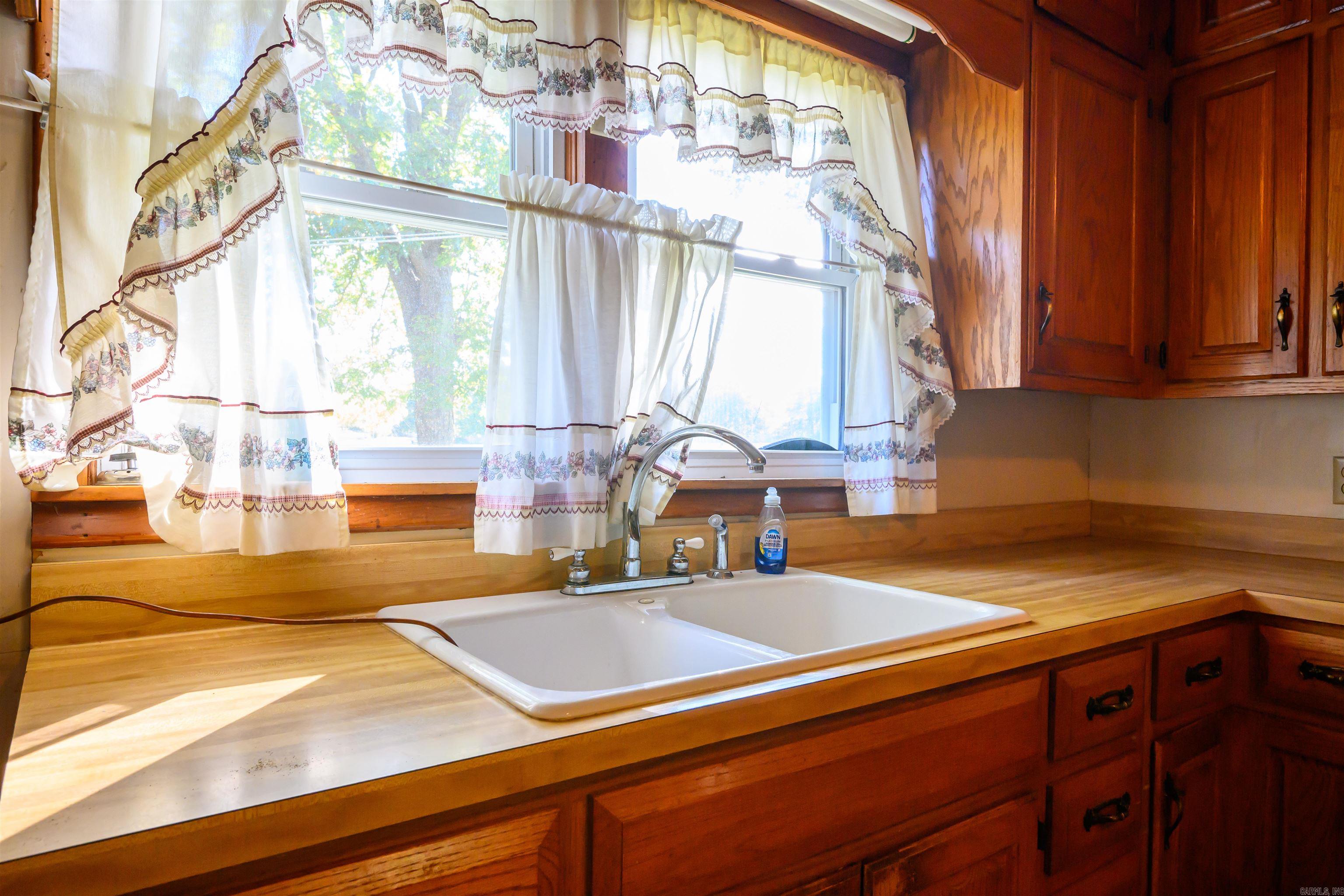 Photo 11 - Residential for sale – 515 E Center   Cave City, AR