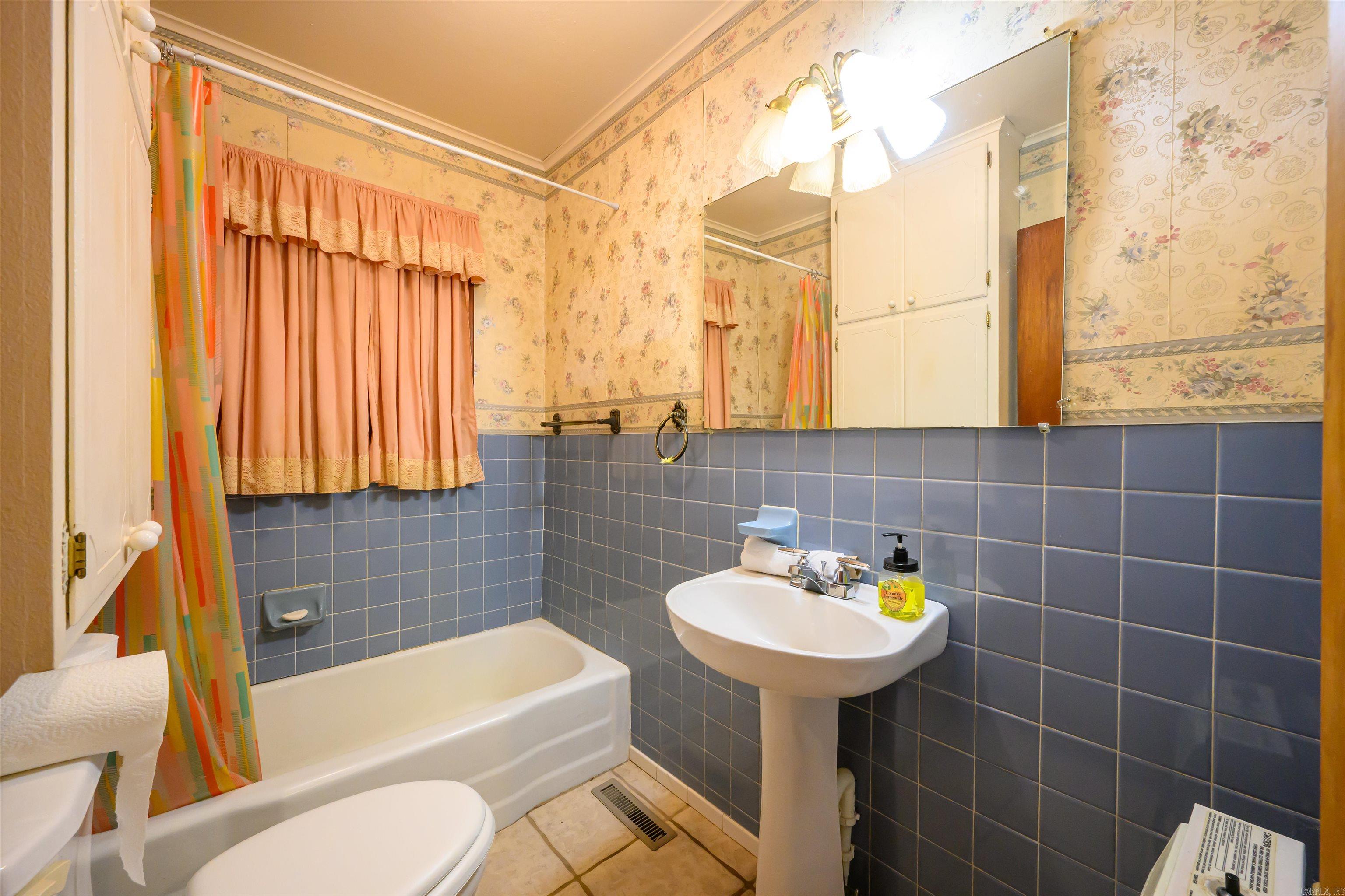 Photo 16 - Residential for sale – 515 E Center   Cave City, AR